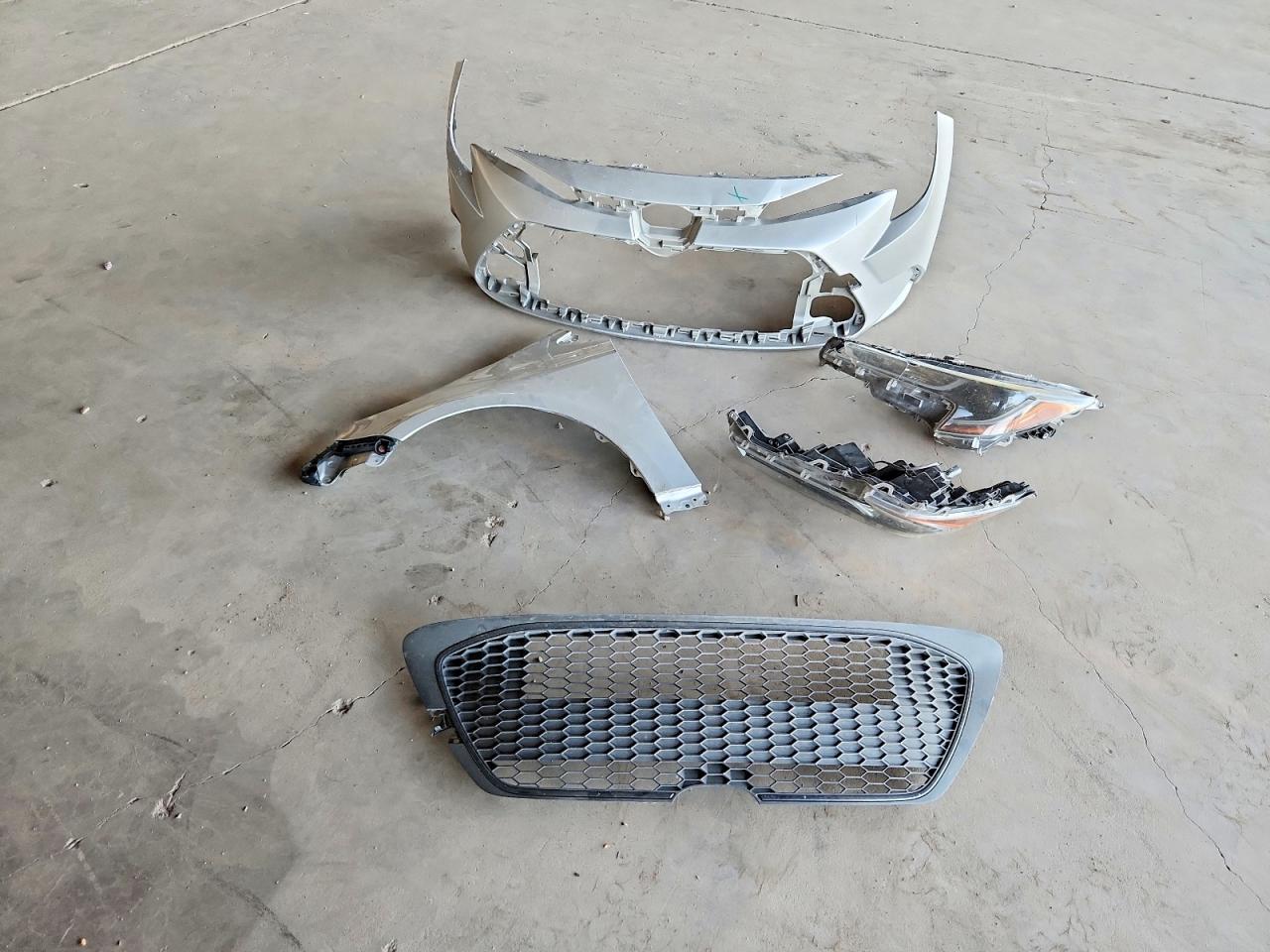 2022 Toyota Corolla Le Silver vin: JTDEPMAE1NJ210630