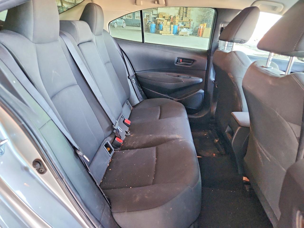 2022 Toyota Corolla Le Silver vin: JTDEPMAE1NJ210630