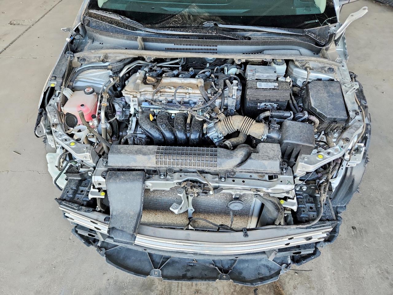 2022 Toyota Corolla Le Silver vin: JTDEPMAE1NJ210630