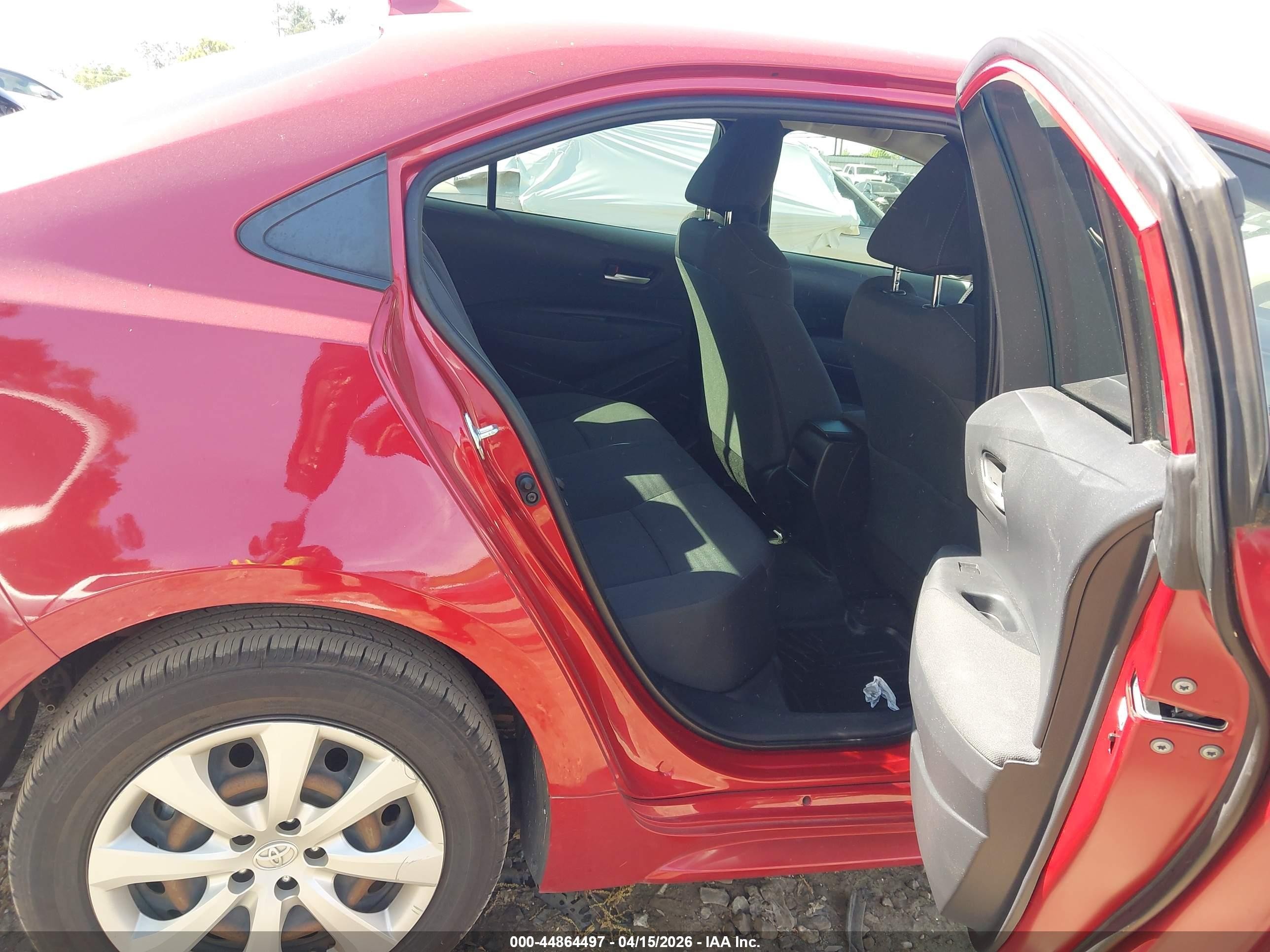 2021 Toyota Corolla Le Red vin: JTDEPMAE3MJ127196