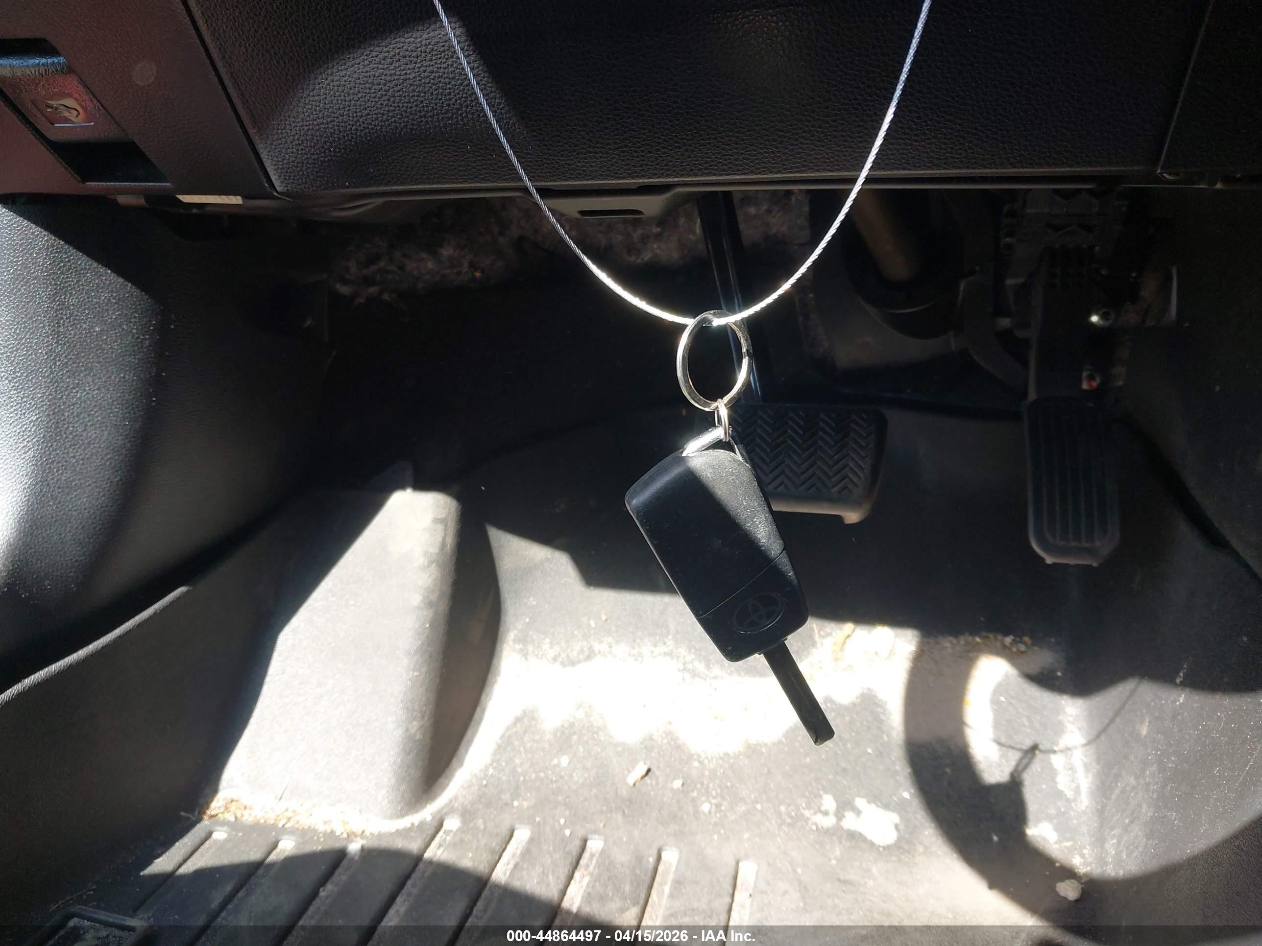 2021 Toyota Corolla Le Red vin: JTDEPMAE3MJ127196