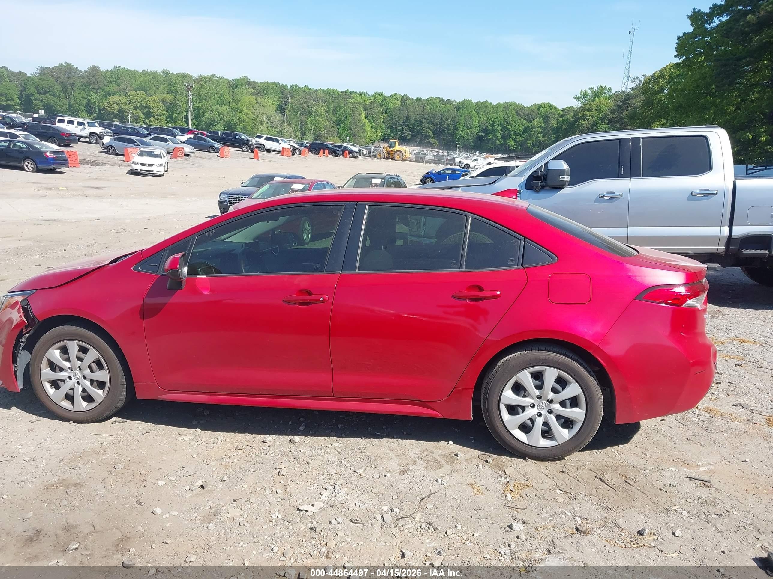2021 Toyota Corolla Le Red vin: JTDEPMAE3MJ127196