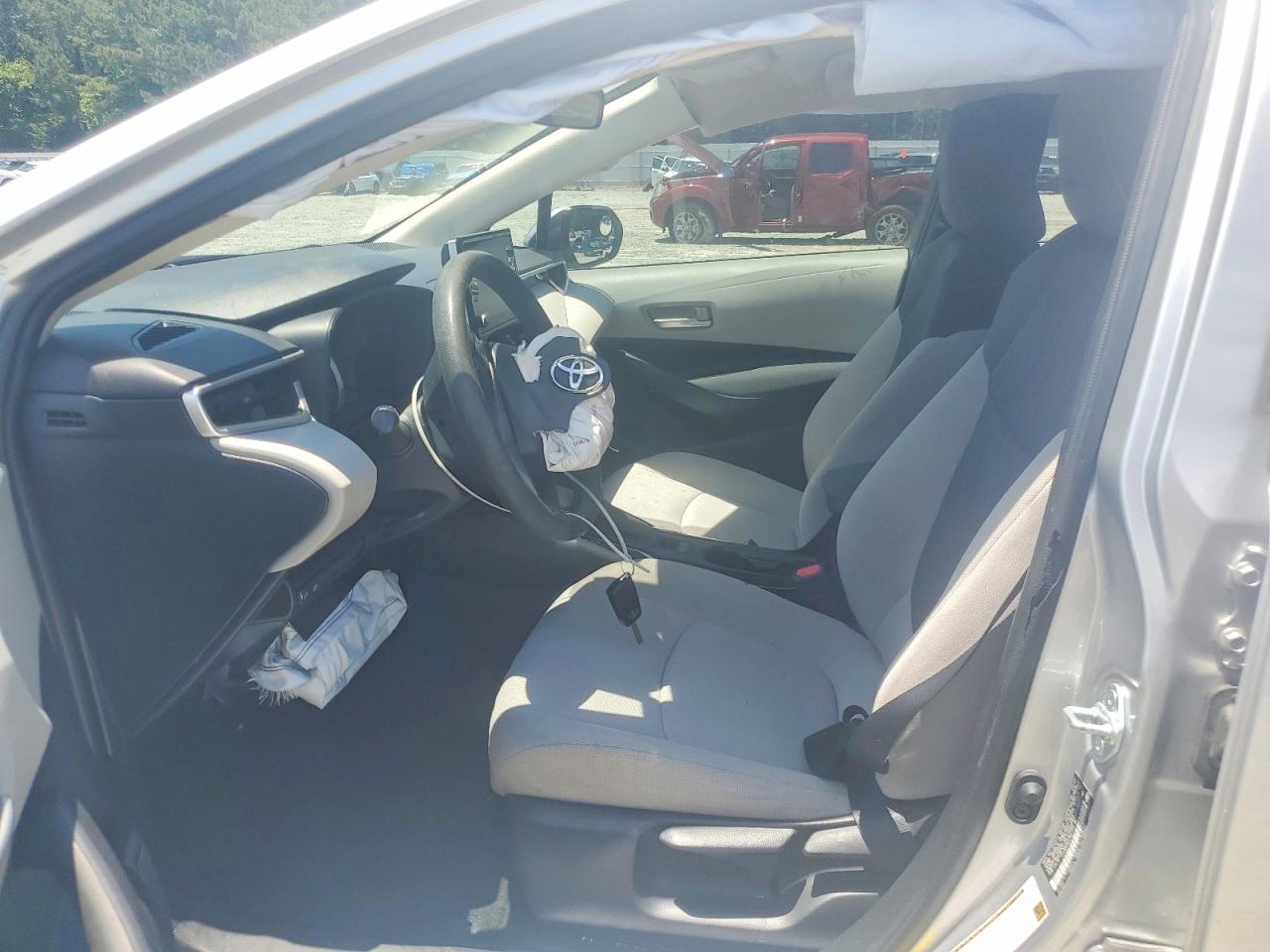 2021 Toyota Corolla Le Silver vin: JTDEPMAE3MJ131961