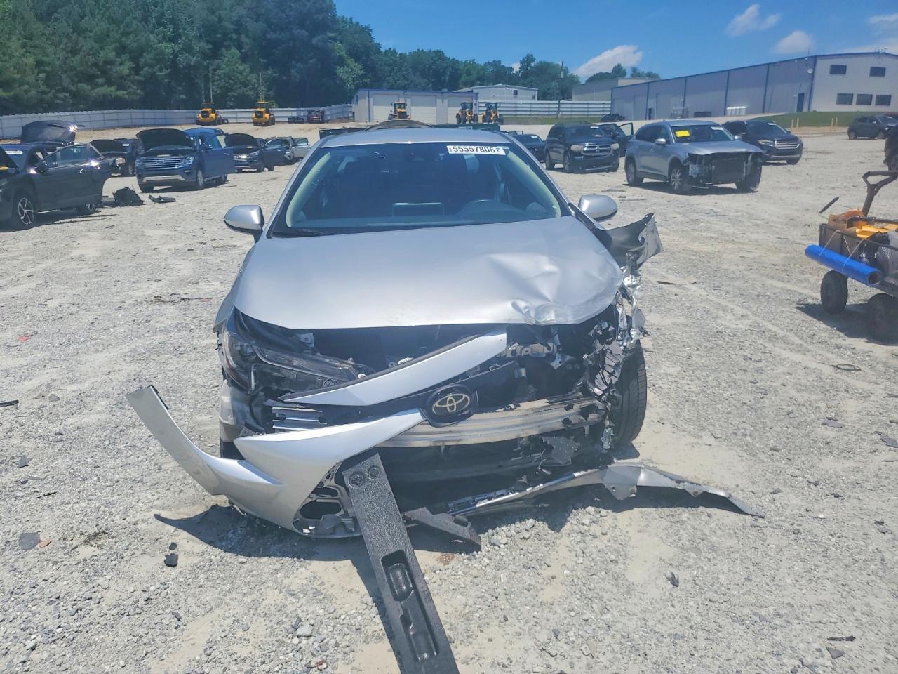 2021 Toyota Corolla Le Silver vin: JTDEPMAE3MJ131961