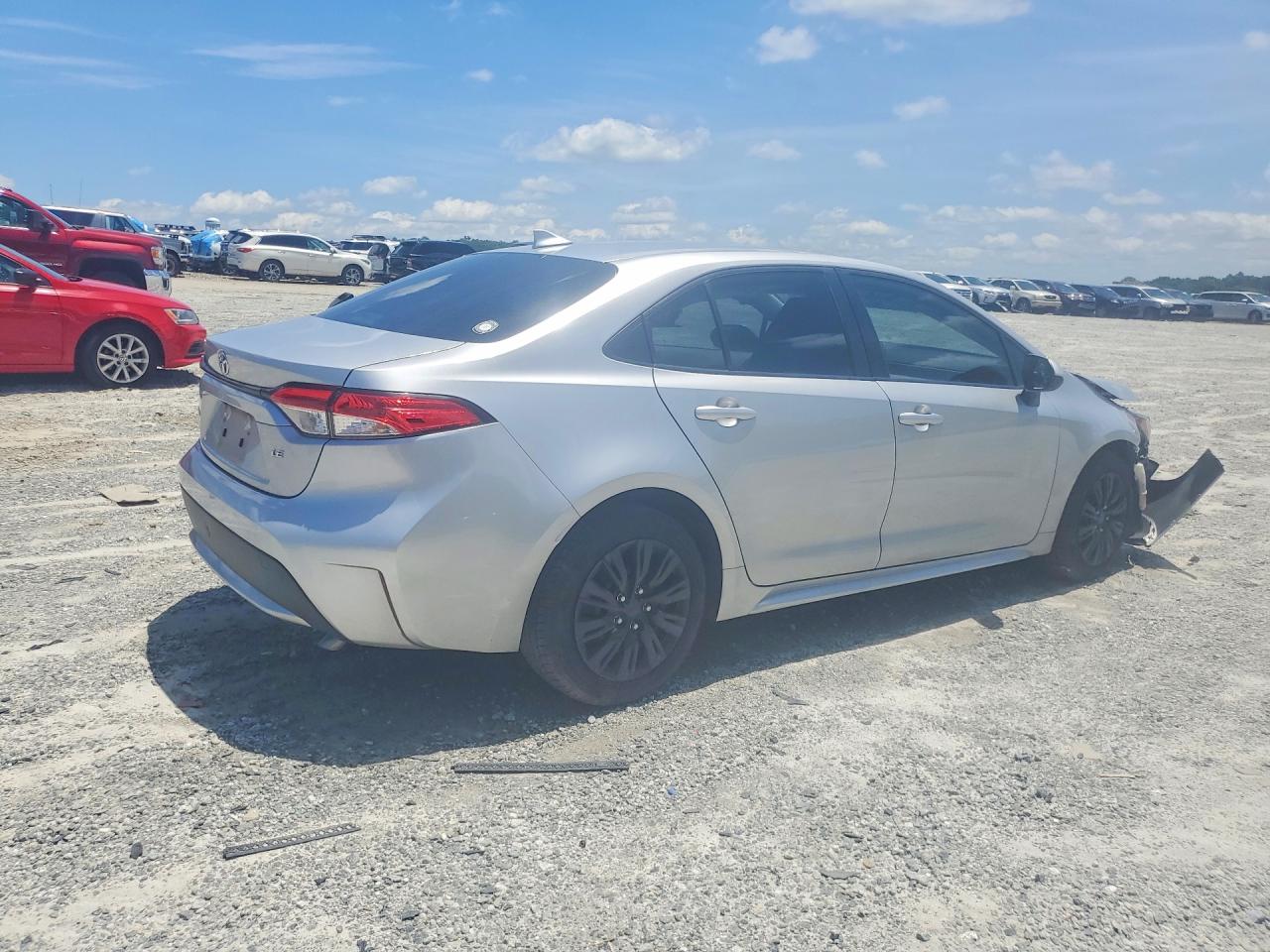 2021 Toyota Corolla Le Silver vin: JTDEPMAE3MJ131961