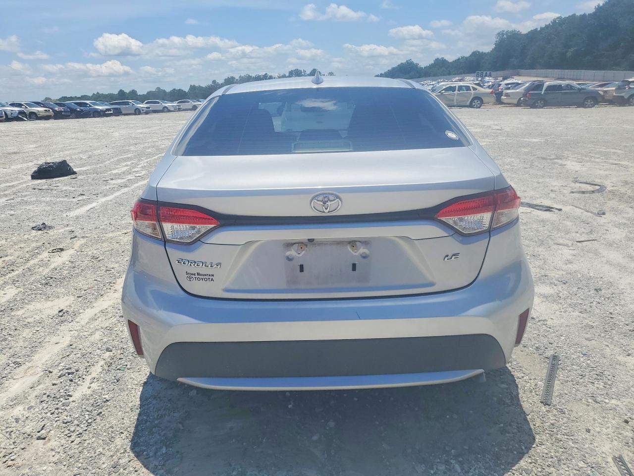 2021 Toyota Corolla Le Silver vin: JTDEPMAE3MJ131961