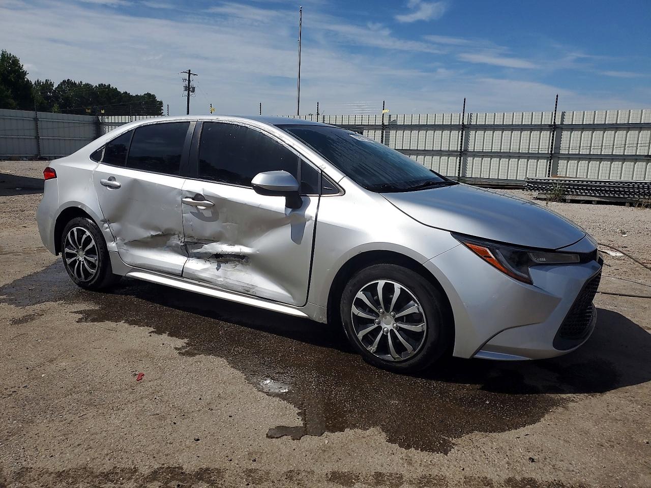 2022 Toyota Corolla Le Silver vin: JTDEPMAE3N3023944