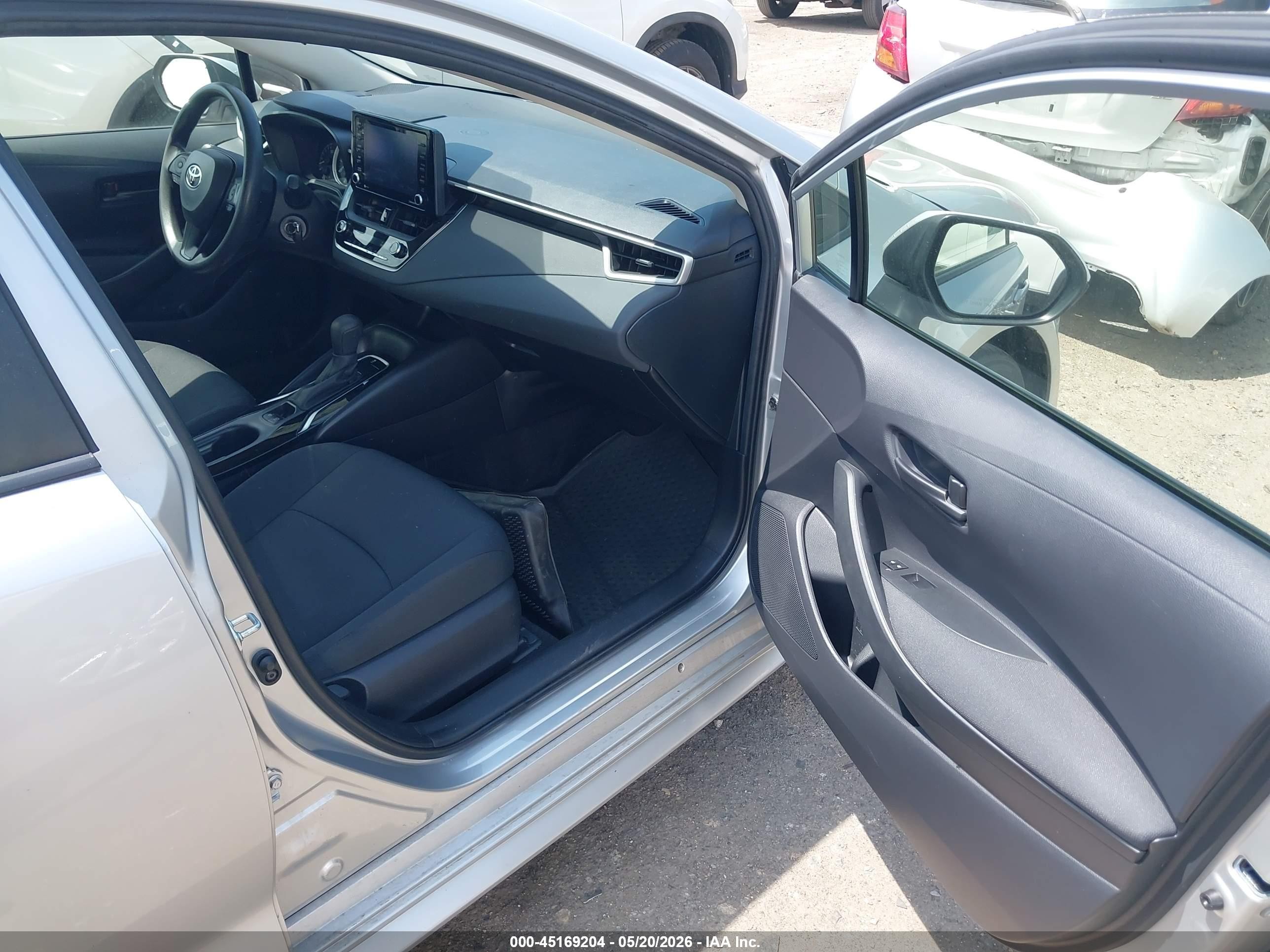 2022 Toyota Corolla Le Silver vin: JTDEPMAE3NJ200777
