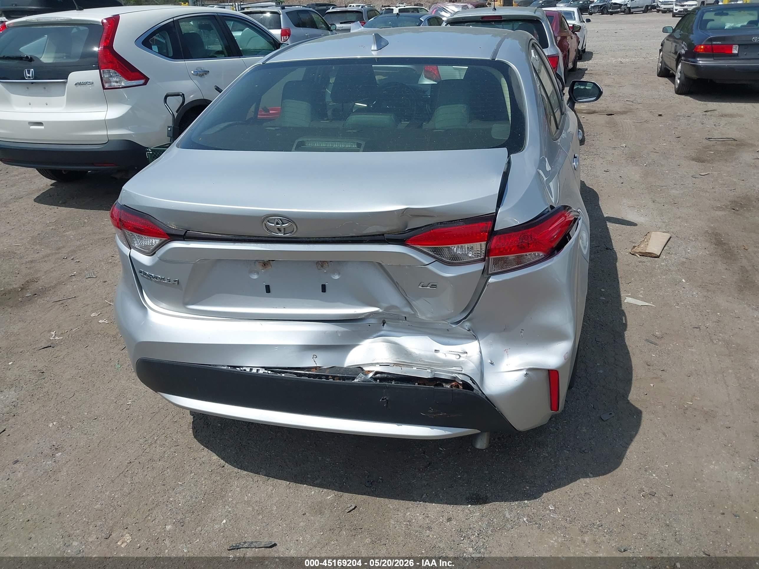 2022 Toyota Corolla Le Silver vin: JTDEPMAE3NJ200777
