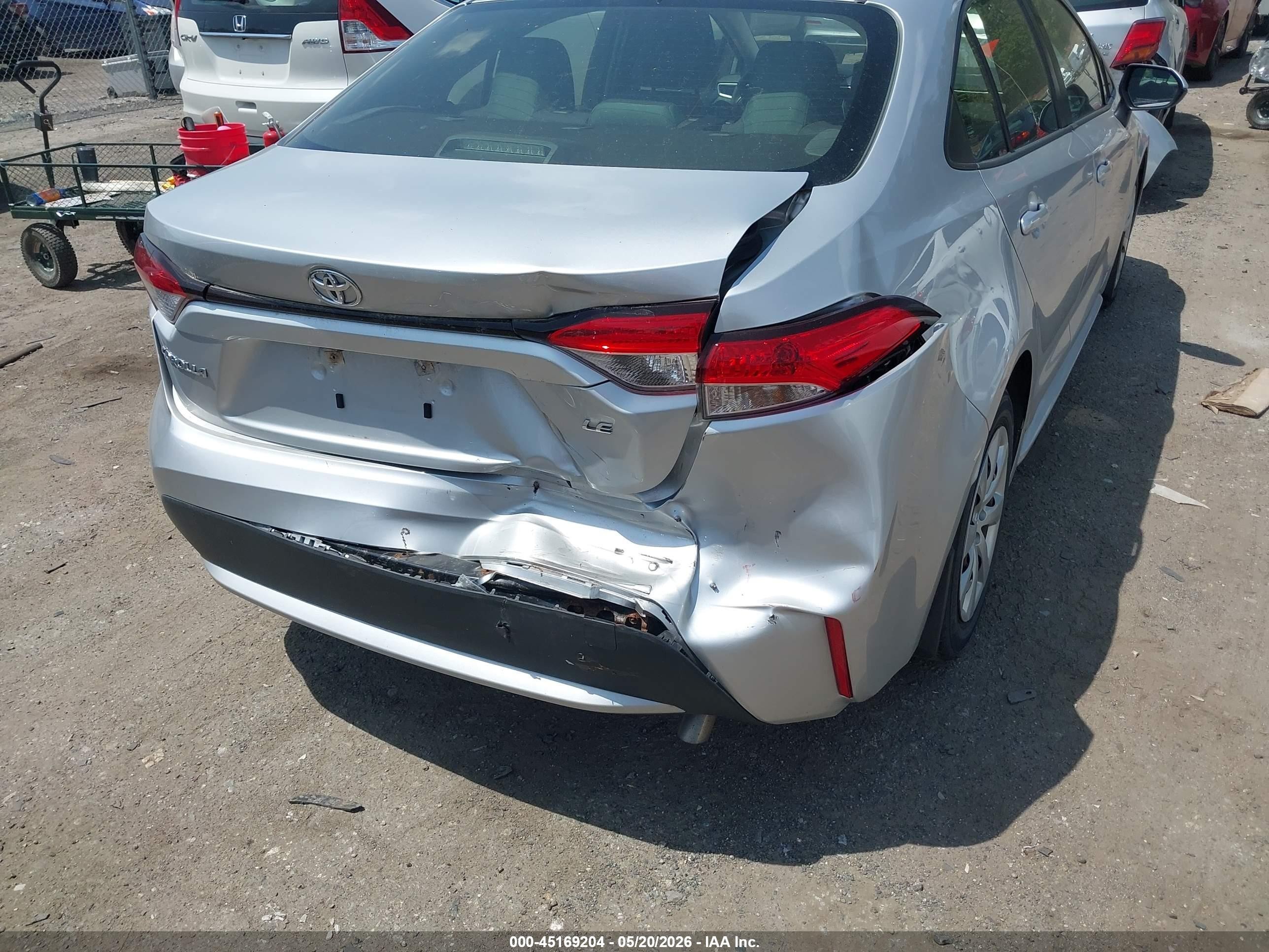 2022 Toyota Corolla Le Silver vin: JTDEPMAE3NJ200777