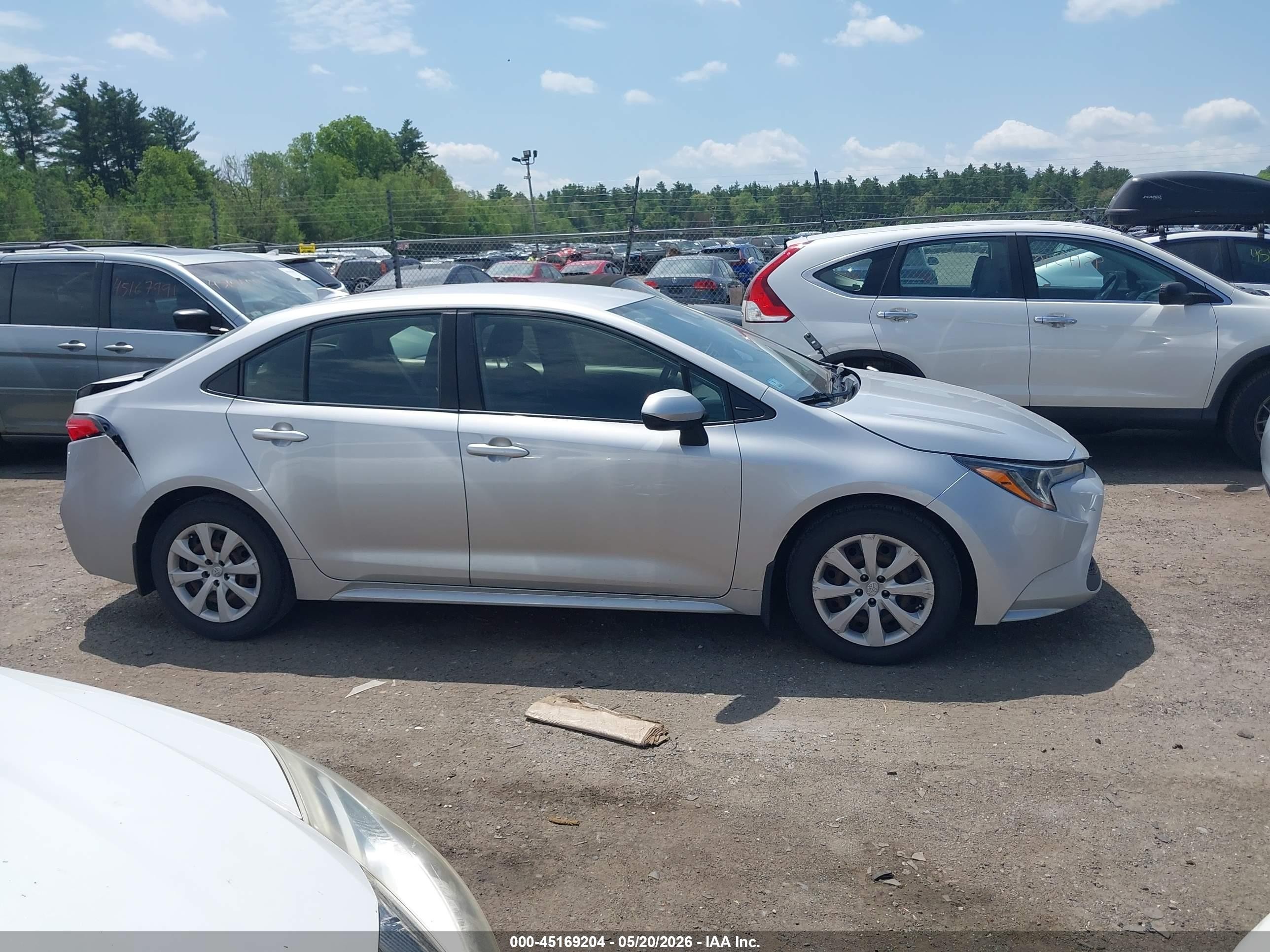 2022 Toyota Corolla Le Silver vin: JTDEPMAE3NJ200777