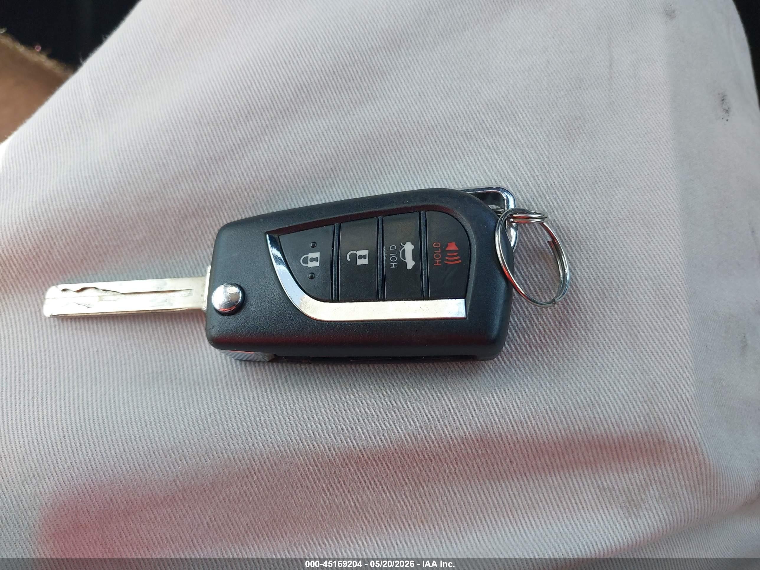 2022 Toyota Corolla Le Silver vin: JTDEPMAE3NJ200777