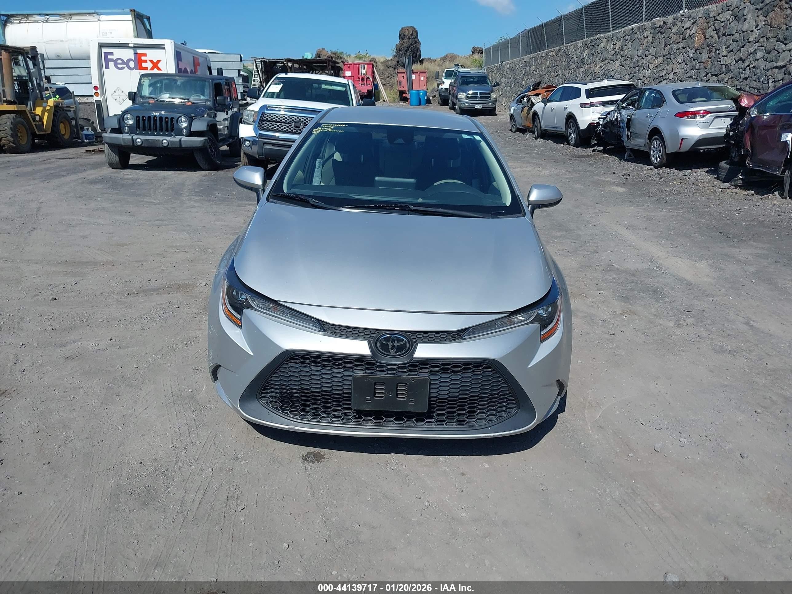 2022 Toyota Corolla Le Silver vin: JTDEPMAE3NJ227073