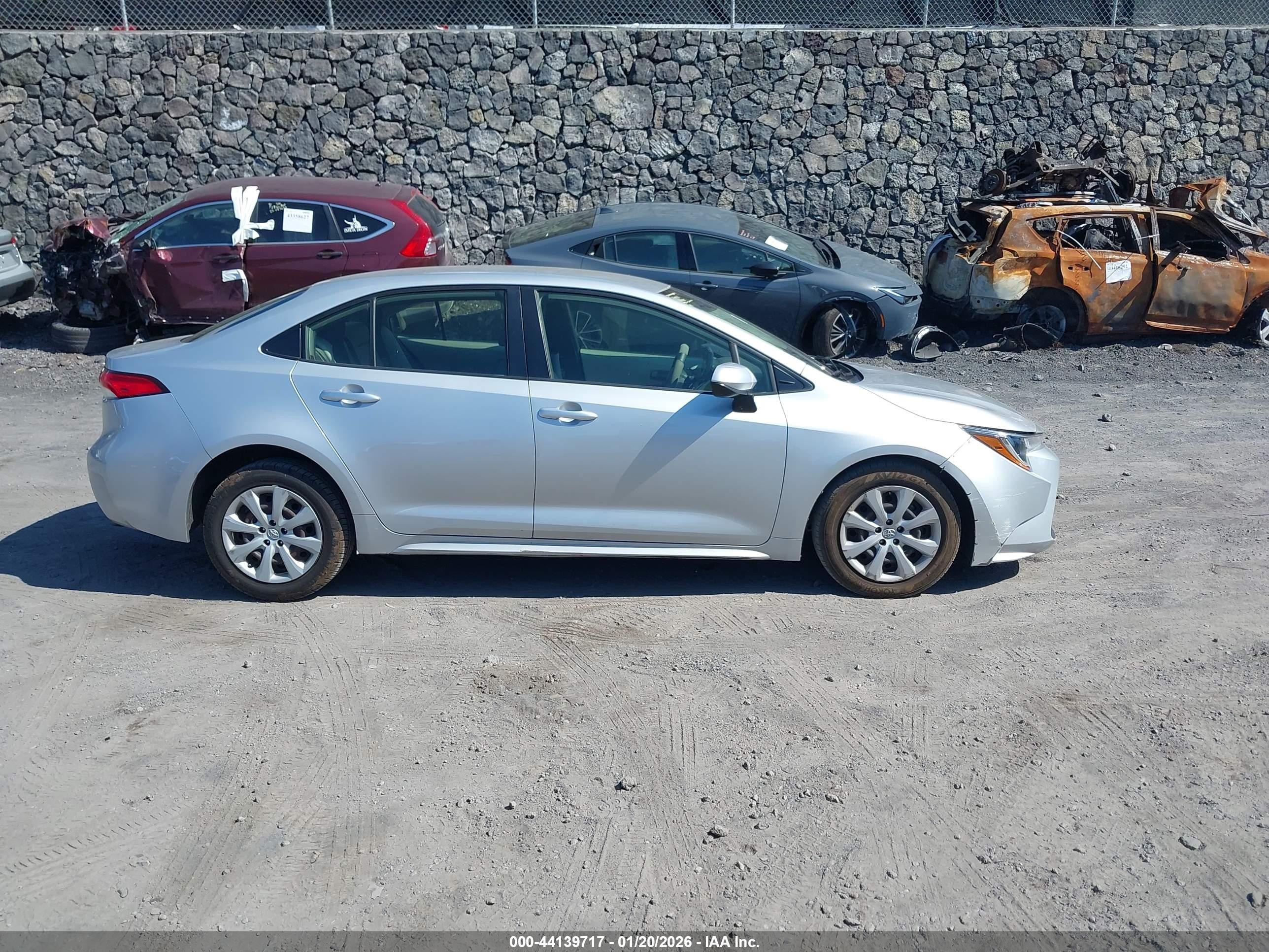2022 Toyota Corolla Le Silver vin: JTDEPMAE3NJ227073