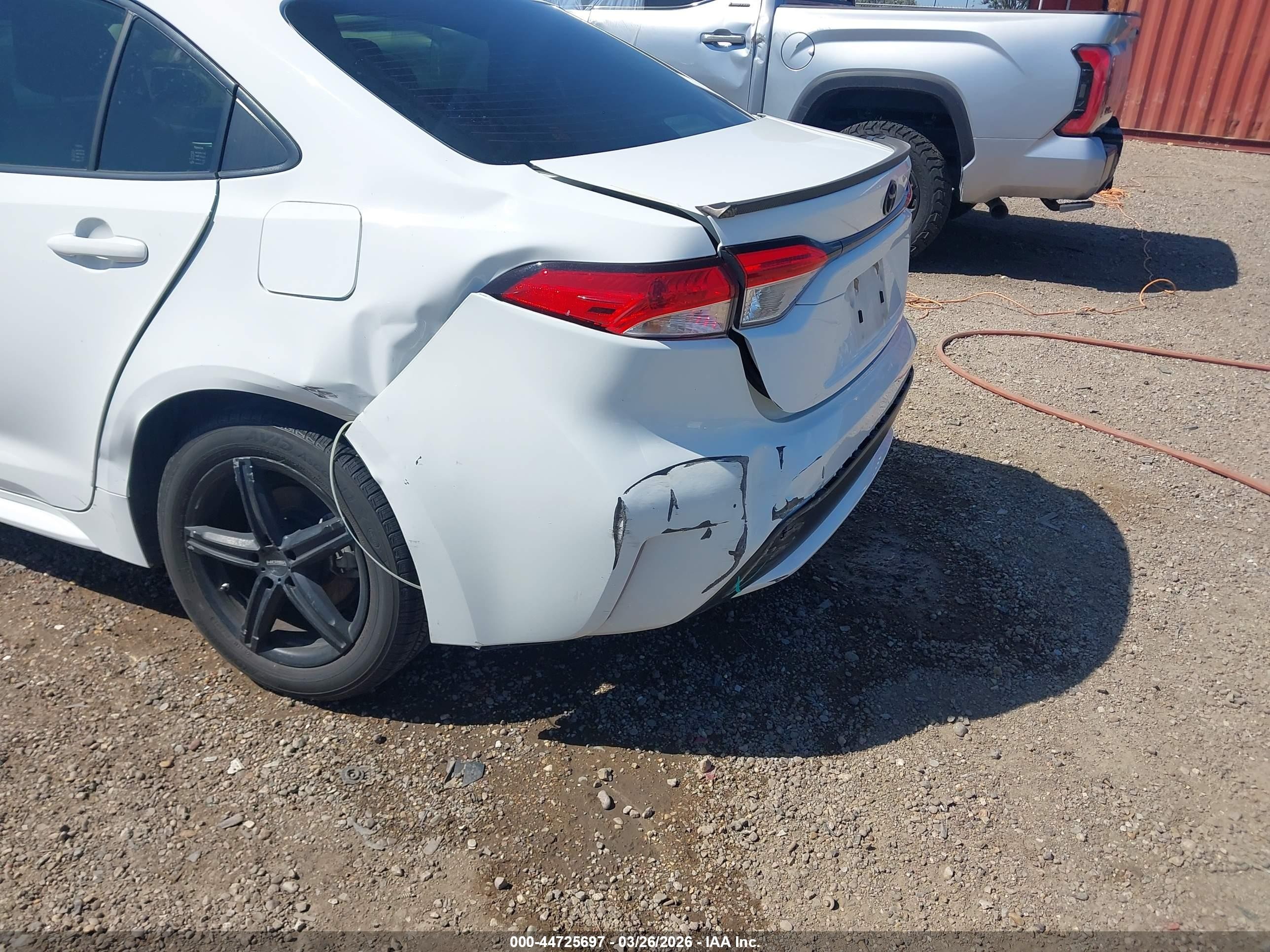 2021 Toyota Corolla Le White vin: JTDEPMAE4MJ126624