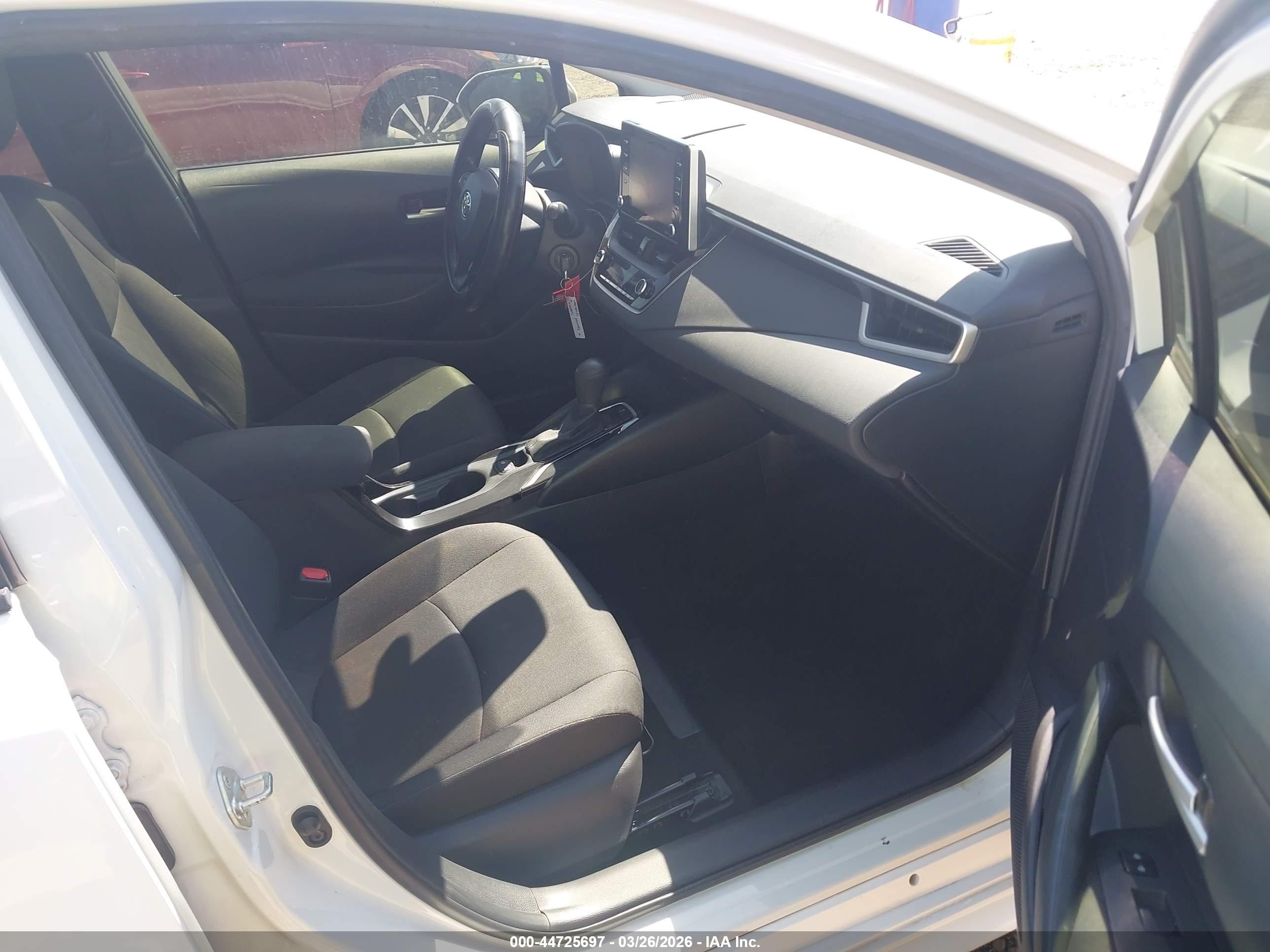 2021 Toyota Corolla Le White vin: JTDEPMAE4MJ126624