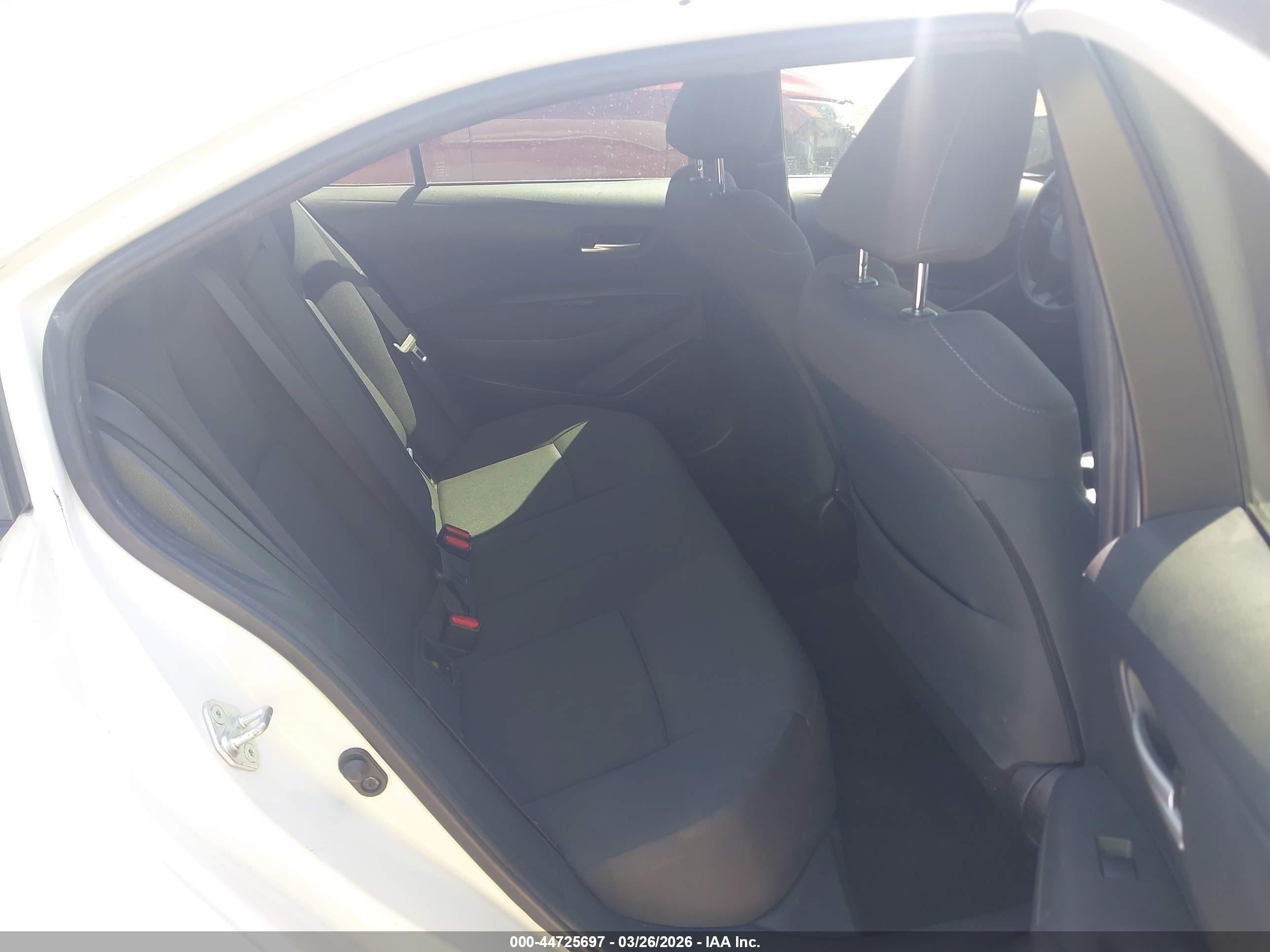 2021 Toyota Corolla Le White vin: JTDEPMAE4MJ126624