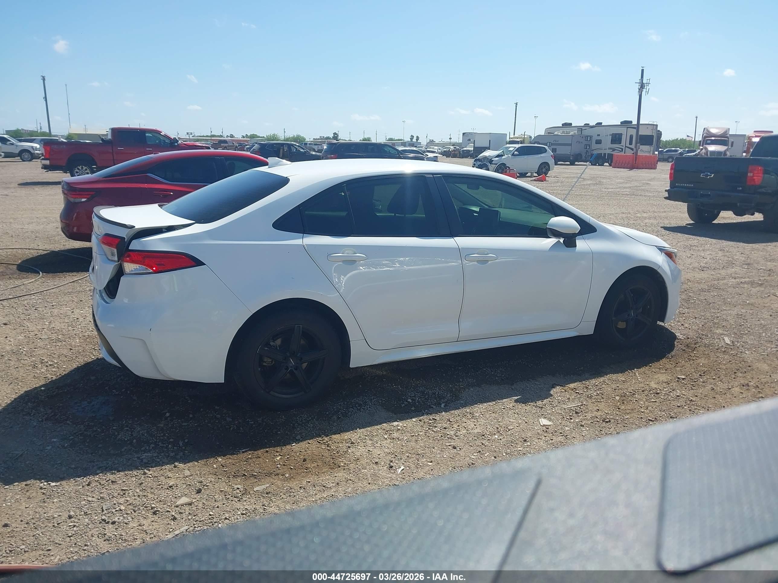 2021 Toyota Corolla Le White vin: JTDEPMAE4MJ126624