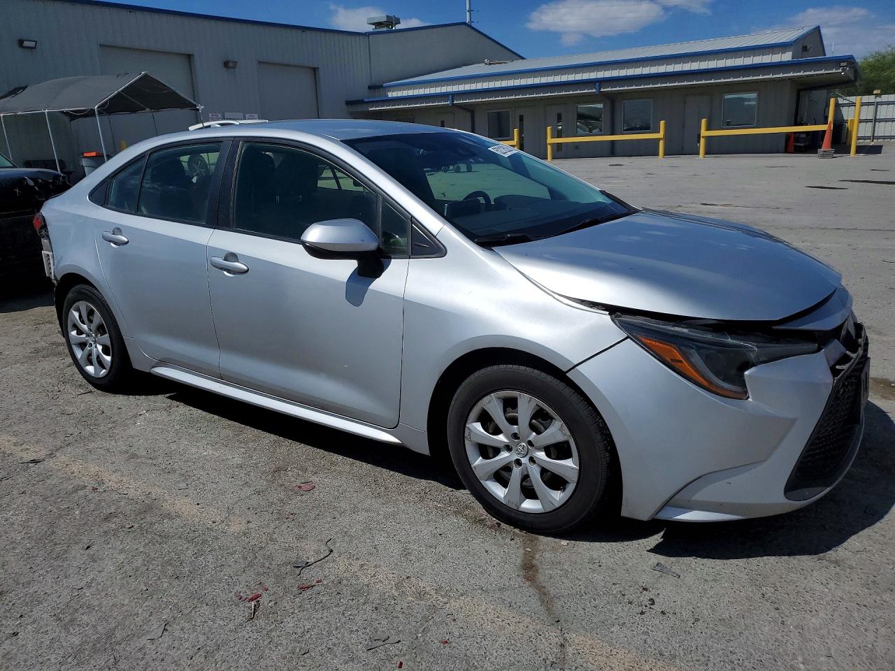 2021 Toyota Corolla Le Silver vin: JTDEPMAE4MJ136960