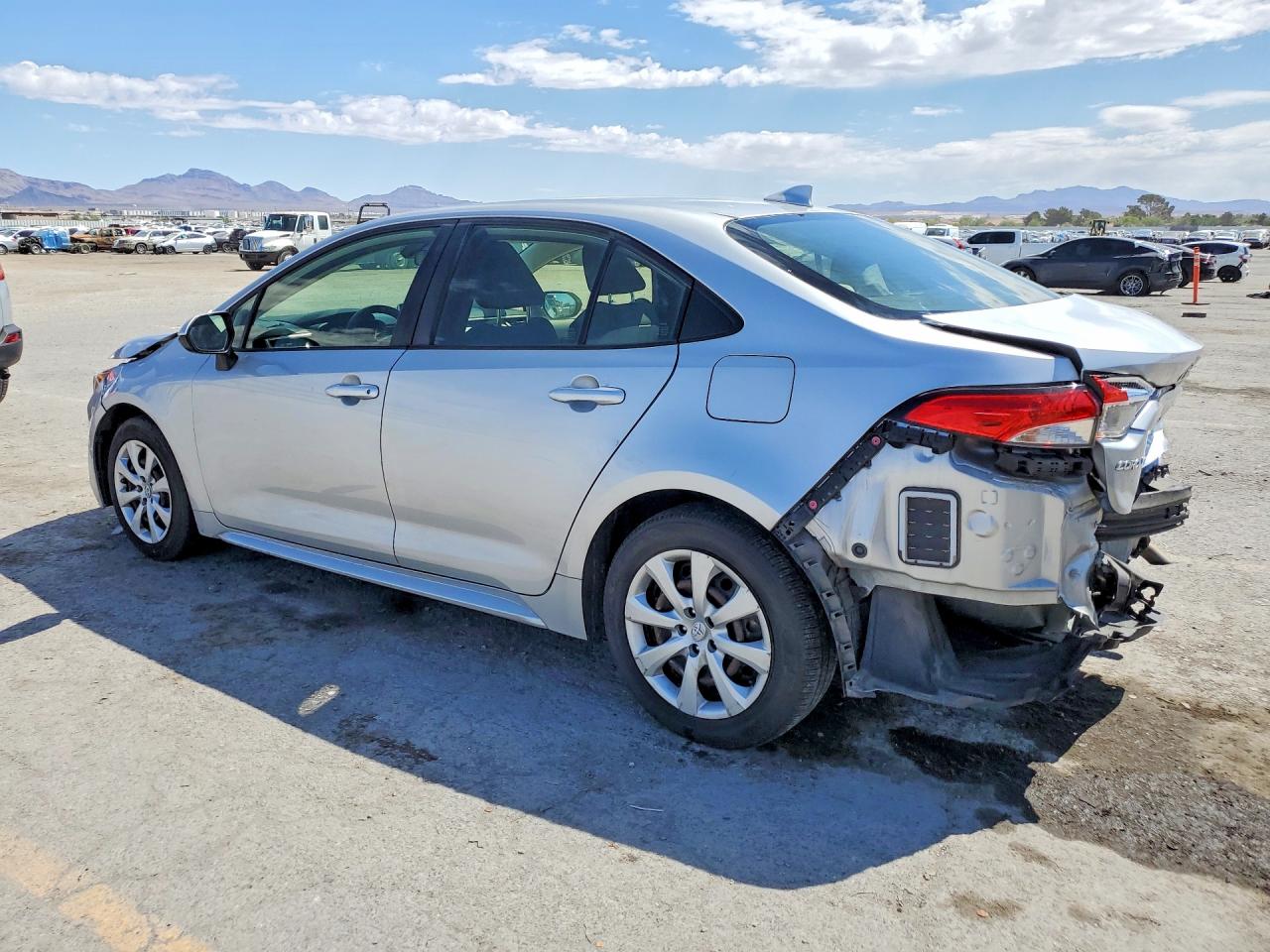 2021 Toyota Corolla Le Silver vin: JTDEPMAE4MJ136960