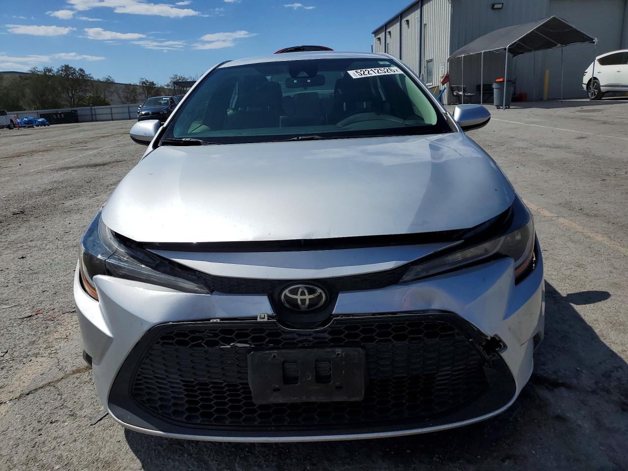 2021 Toyota Corolla Le Silver vin: JTDEPMAE4MJ136960