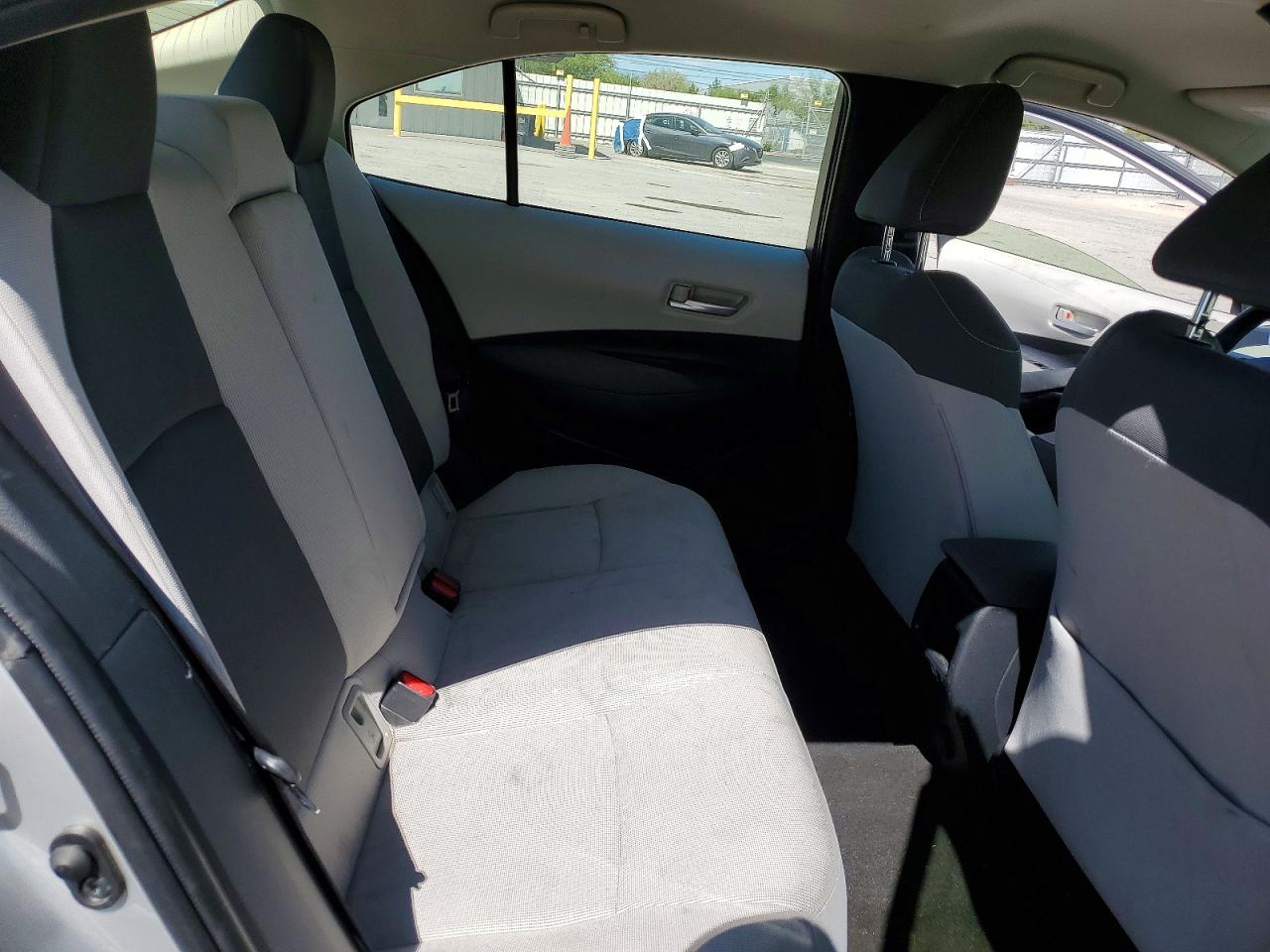 2021 Toyota Corolla Le Silver vin: JTDEPMAE4MJ136960