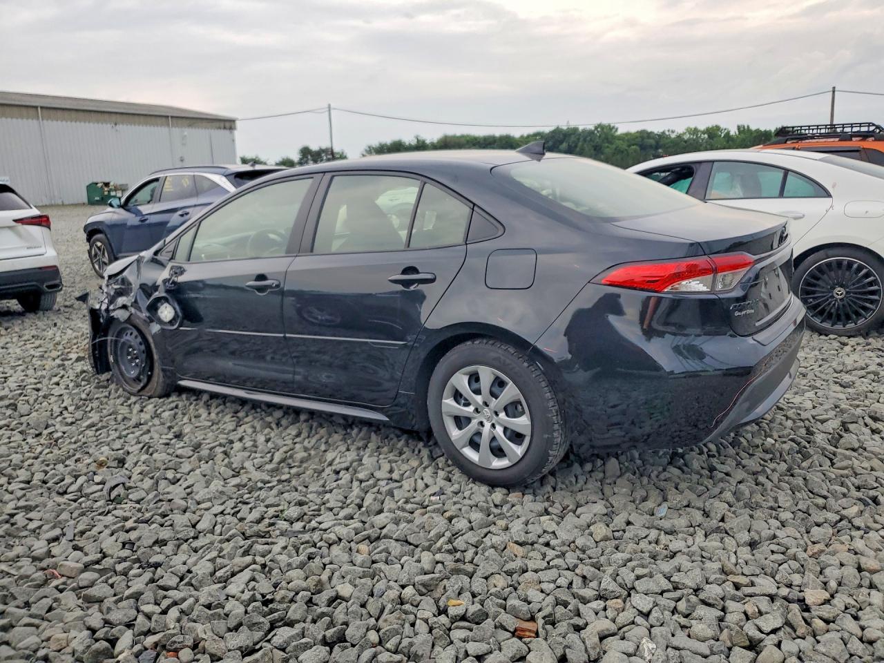 2022 Toyota Corolla Le Black vin: JTDEPMAE4NJ201954