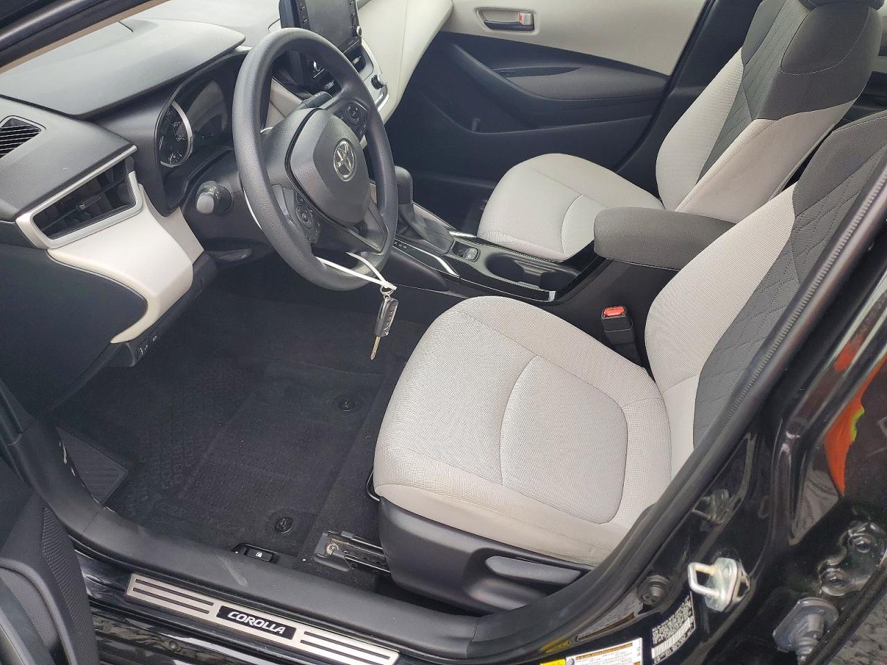 2022 Toyota Corolla Le Black vin: JTDEPMAE4NJ201954