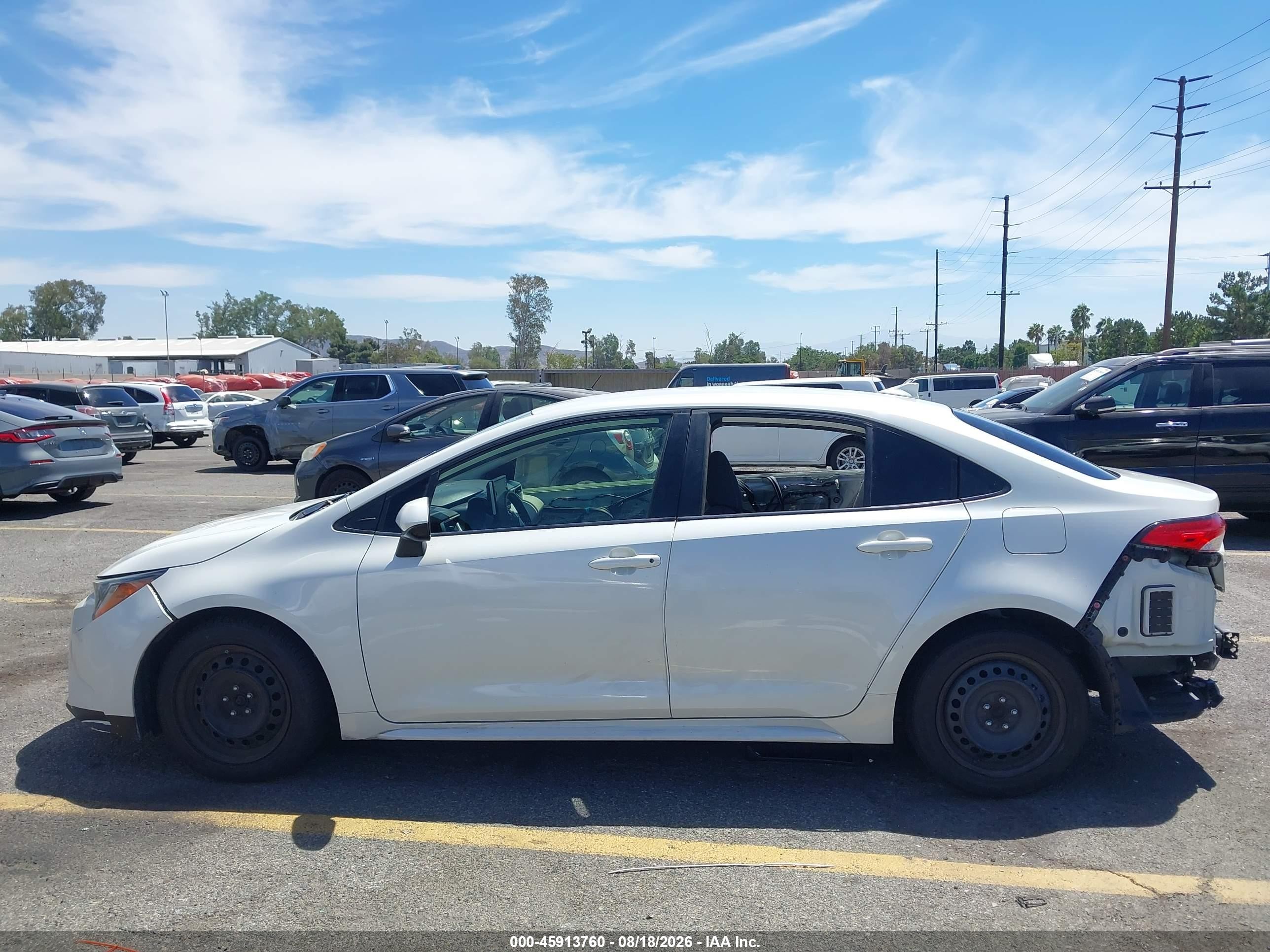 2021 Toyota Corolla Le White vin: JTDEPMAE5MJ142069