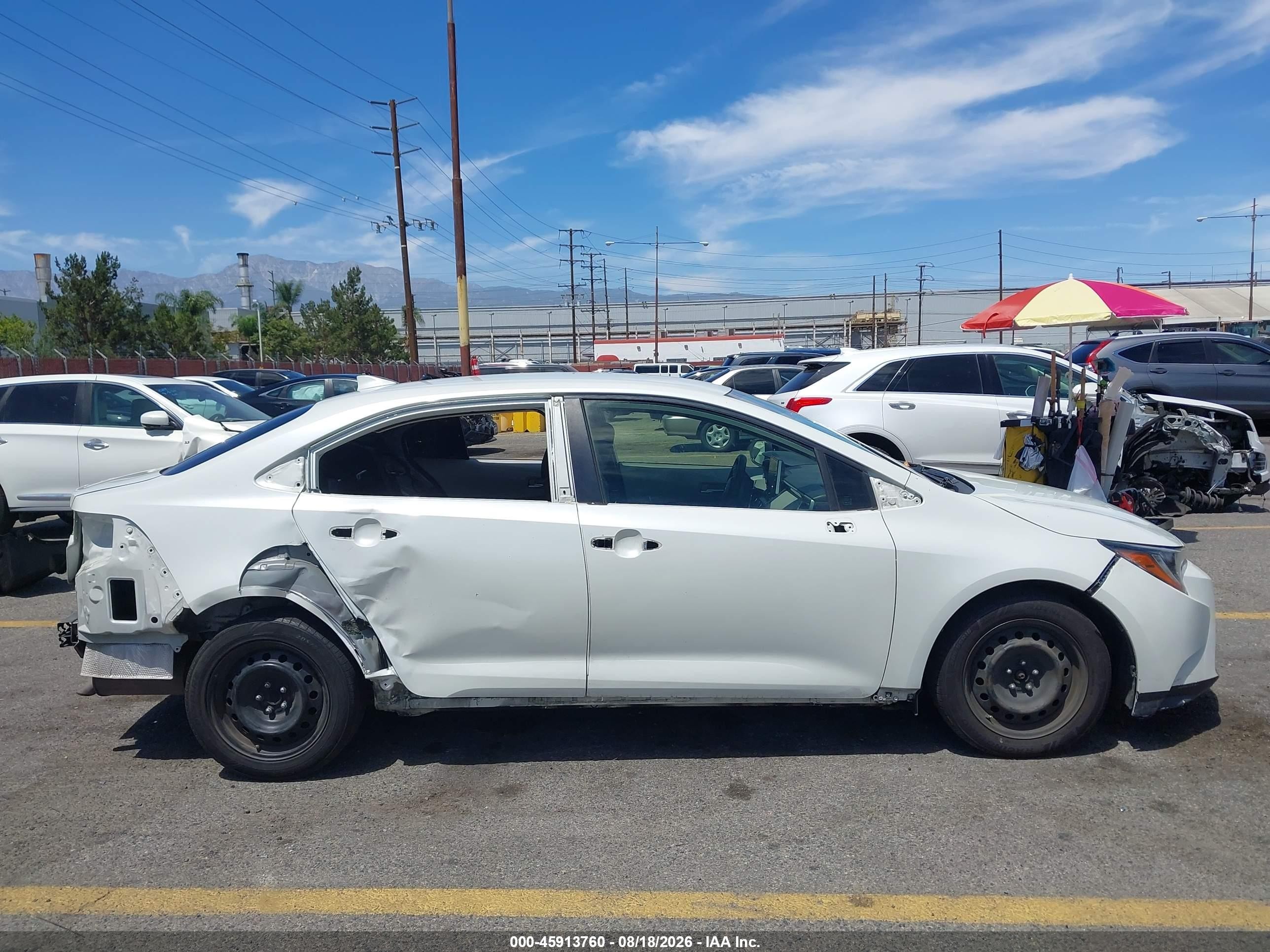2021 Toyota Corolla Le White vin: JTDEPMAE5MJ142069