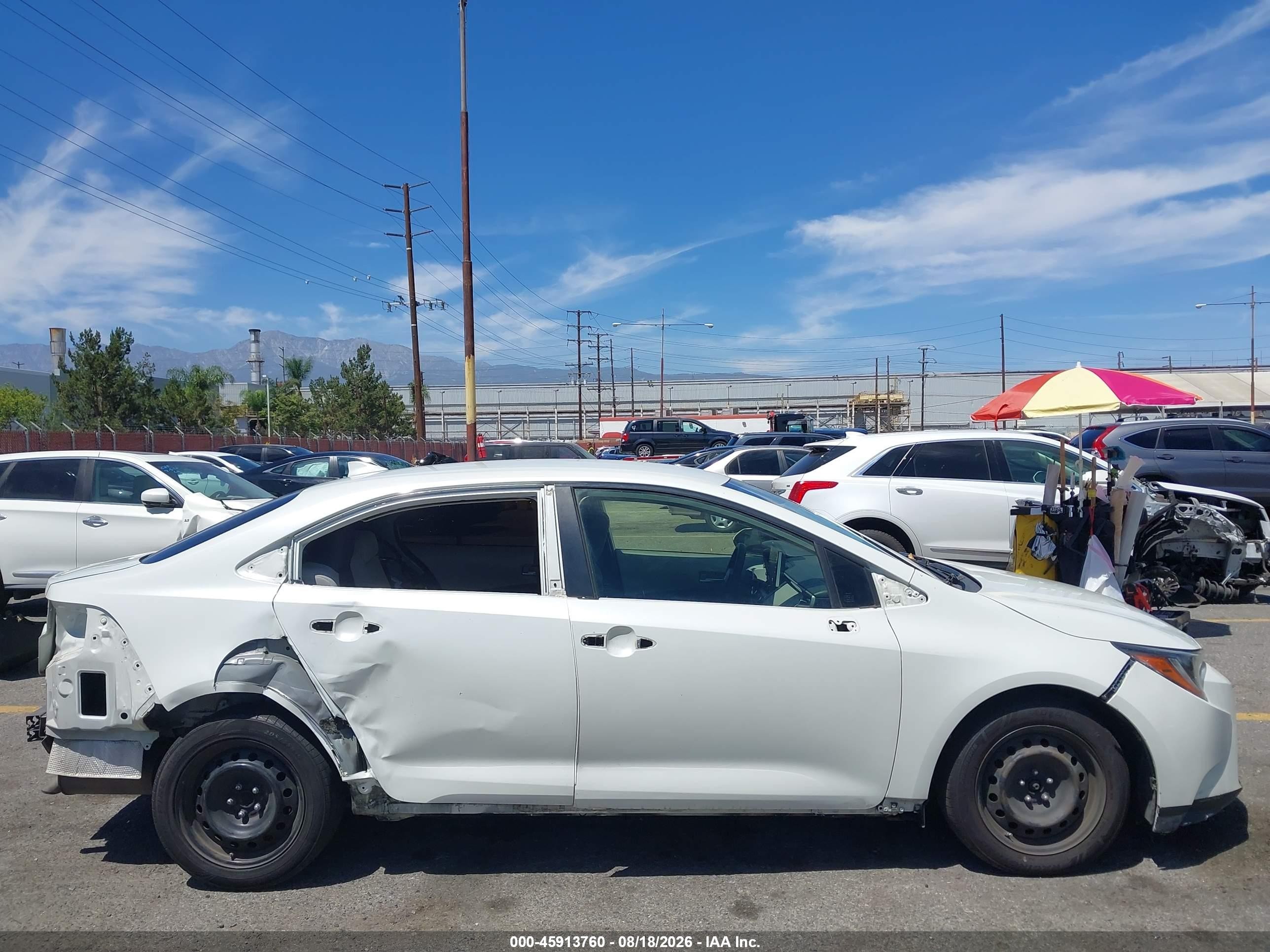 2021 Toyota Corolla Le White vin: JTDEPMAE5MJ142069