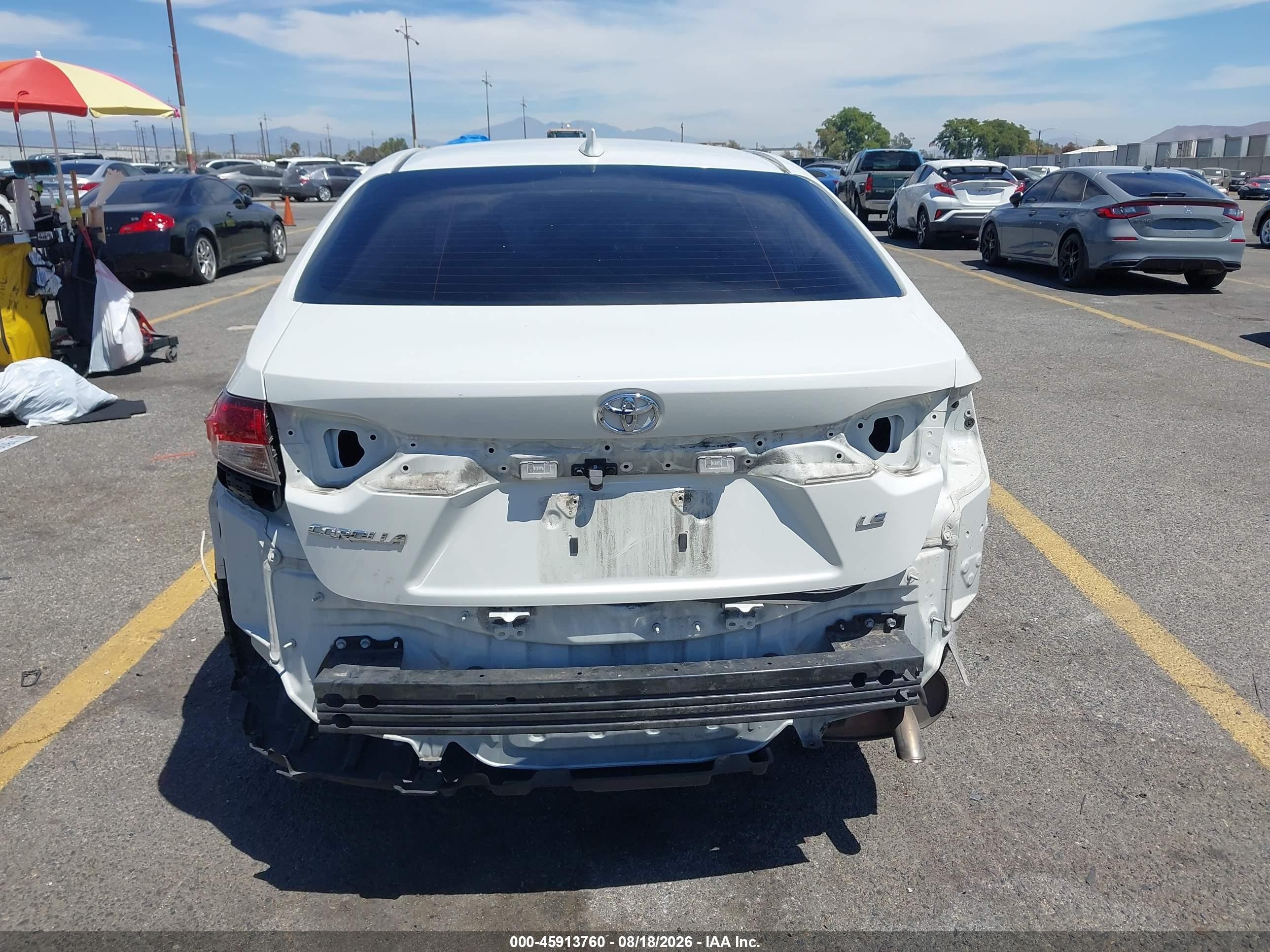 2021 Toyota Corolla Le White vin: JTDEPMAE5MJ142069