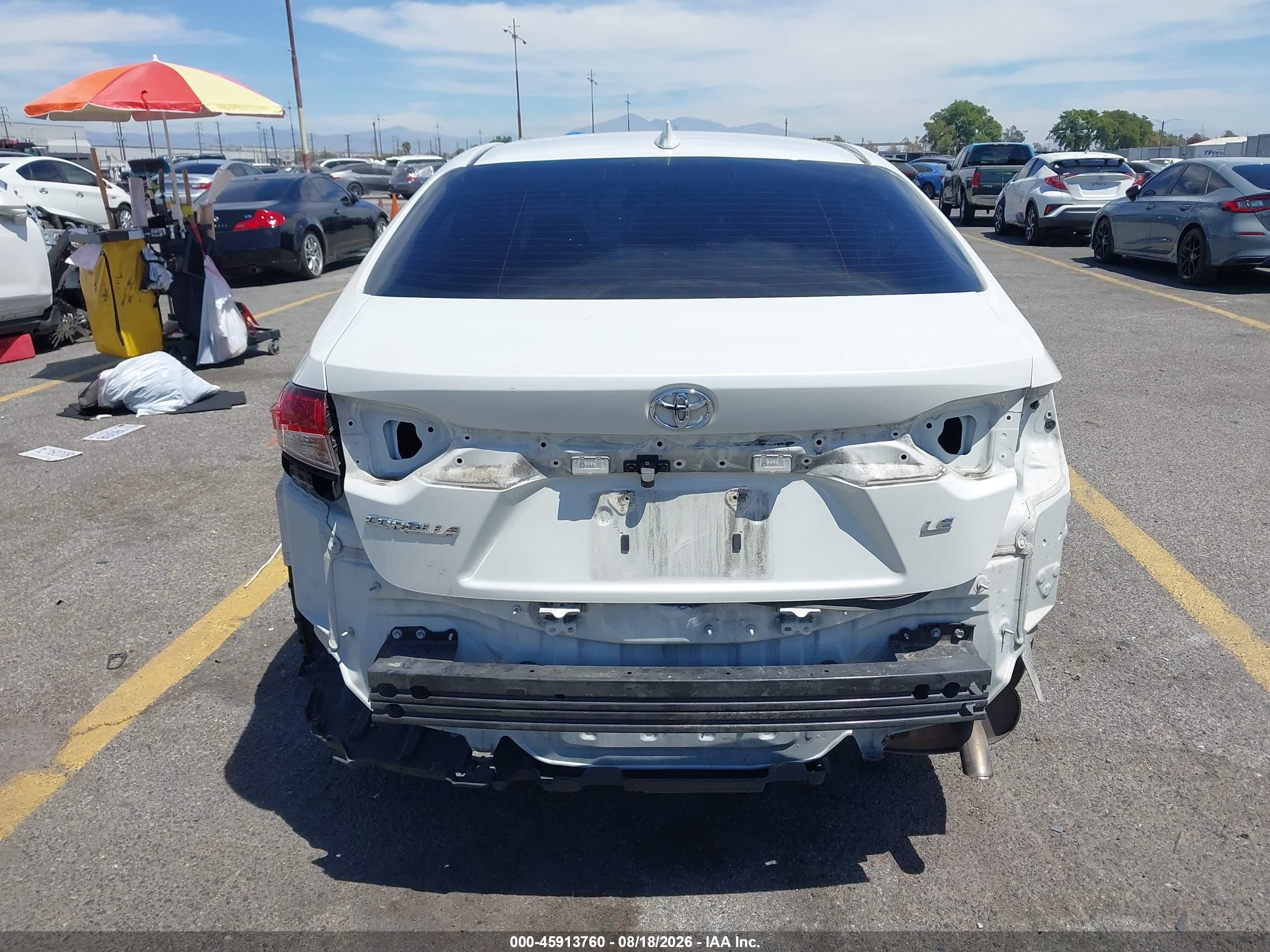 2021 Toyota Corolla Le White vin: JTDEPMAE5MJ142069