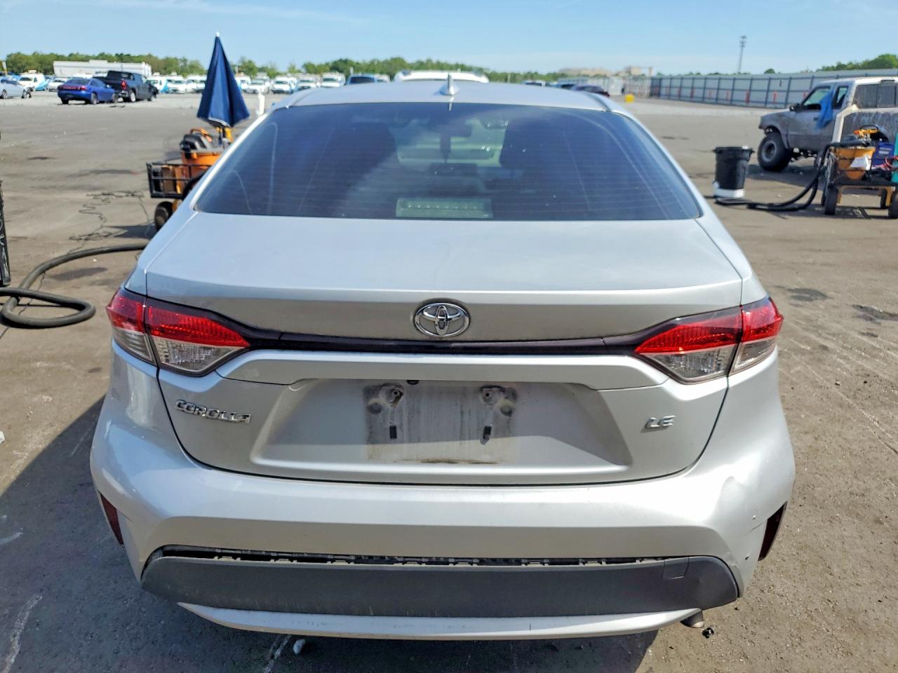 2022 Toyota Corolla Le Silver vin: JTDEPMAE5NJ203552