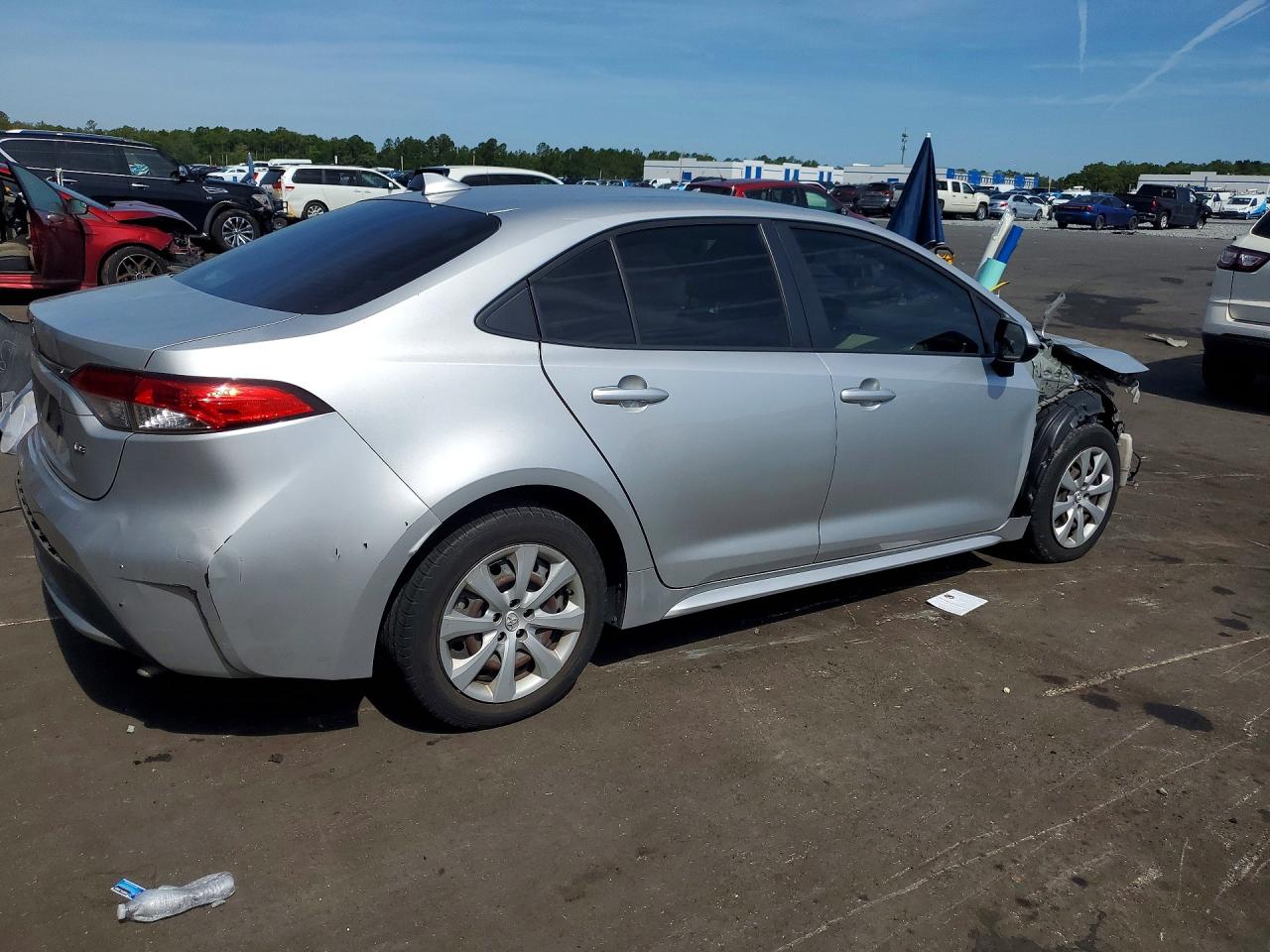 2022 Toyota Corolla Le Silver vin: JTDEPMAE5NJ203552