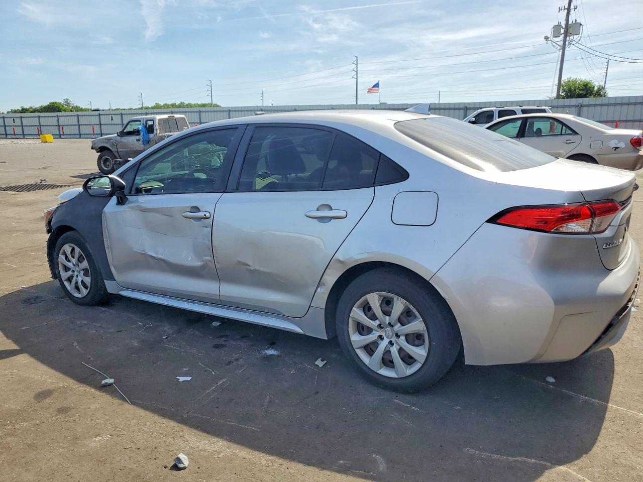 2022 Toyota Corolla Le Silver vin: JTDEPMAE5NJ203552
