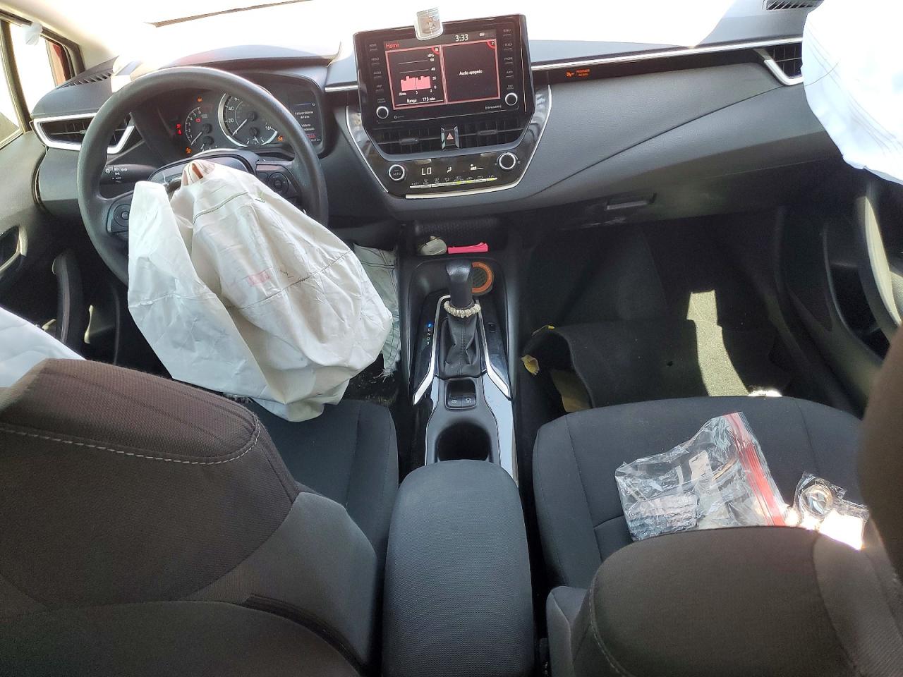 2022 Toyota Corolla Le Red vin: JTDEPMAE5NJ218083