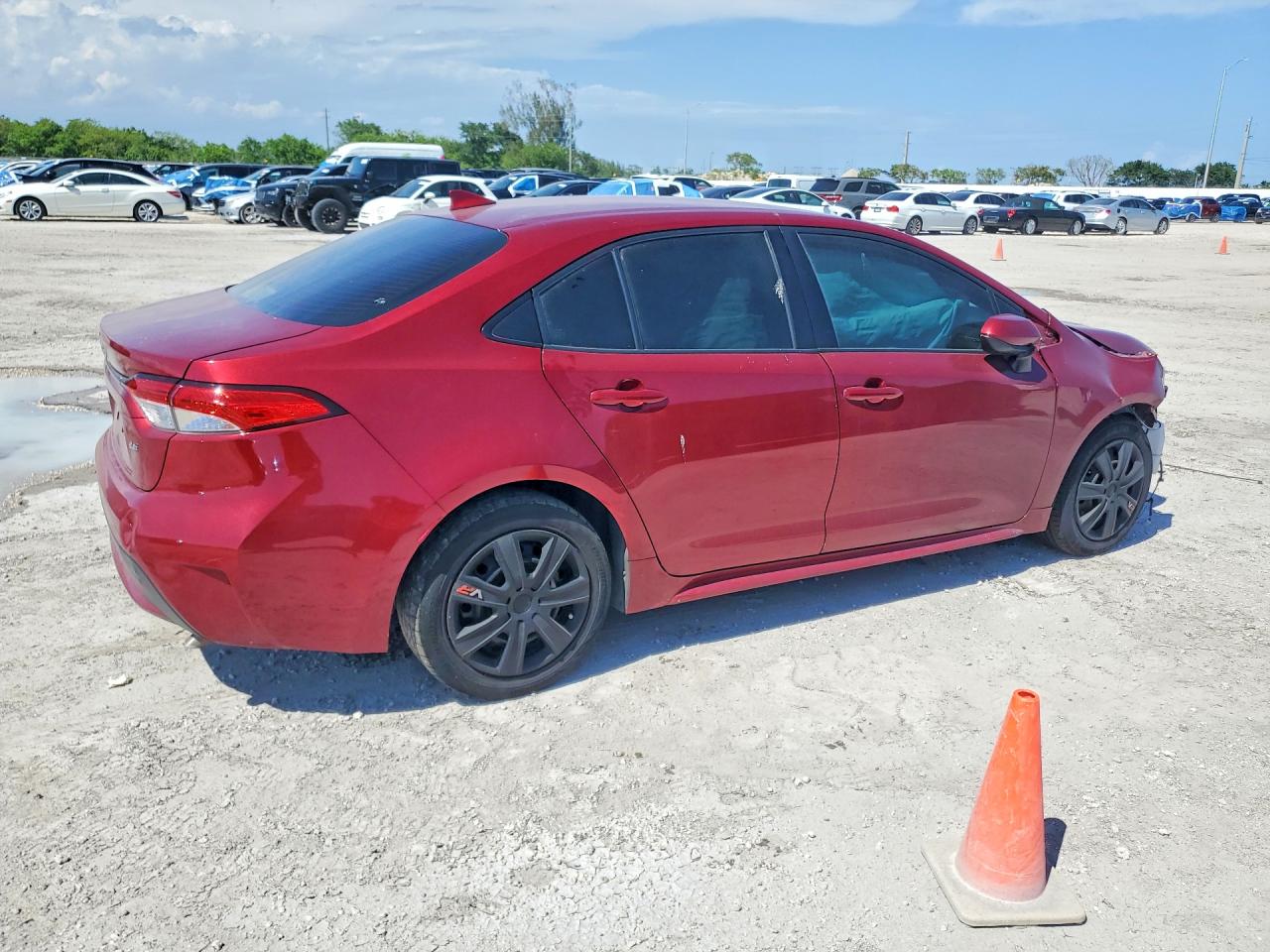 2022 Toyota Corolla Le Red vin: JTDEPMAE5NJ218083