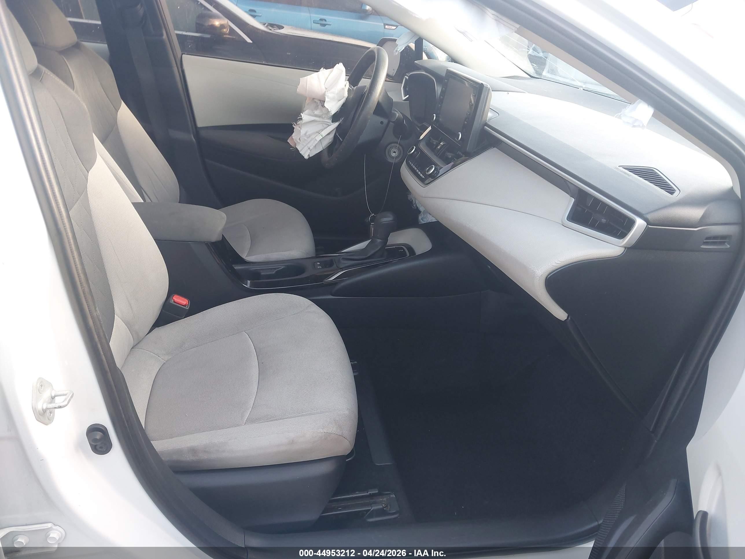 2022 Toyota Corolla Le White vin: JTDEPMAE6NJ203415