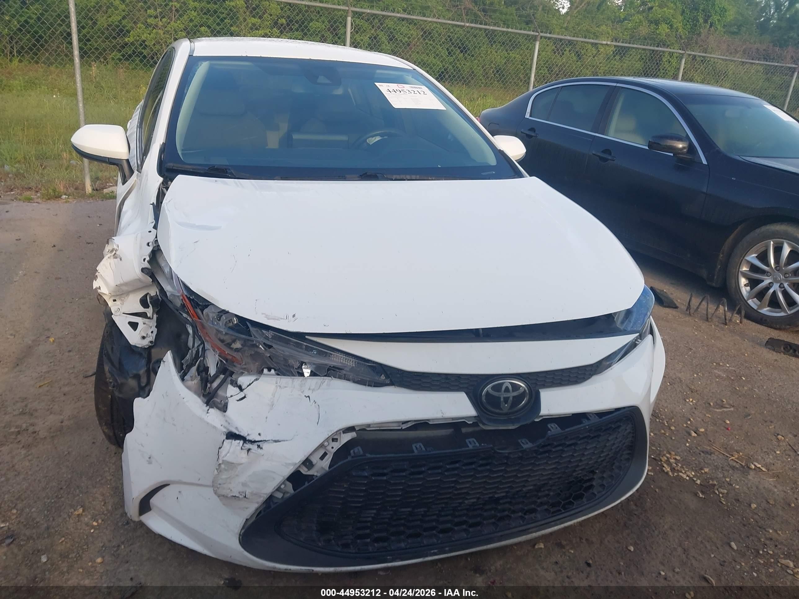 2022 Toyota Corolla Le White vin: JTDEPMAE6NJ203415
