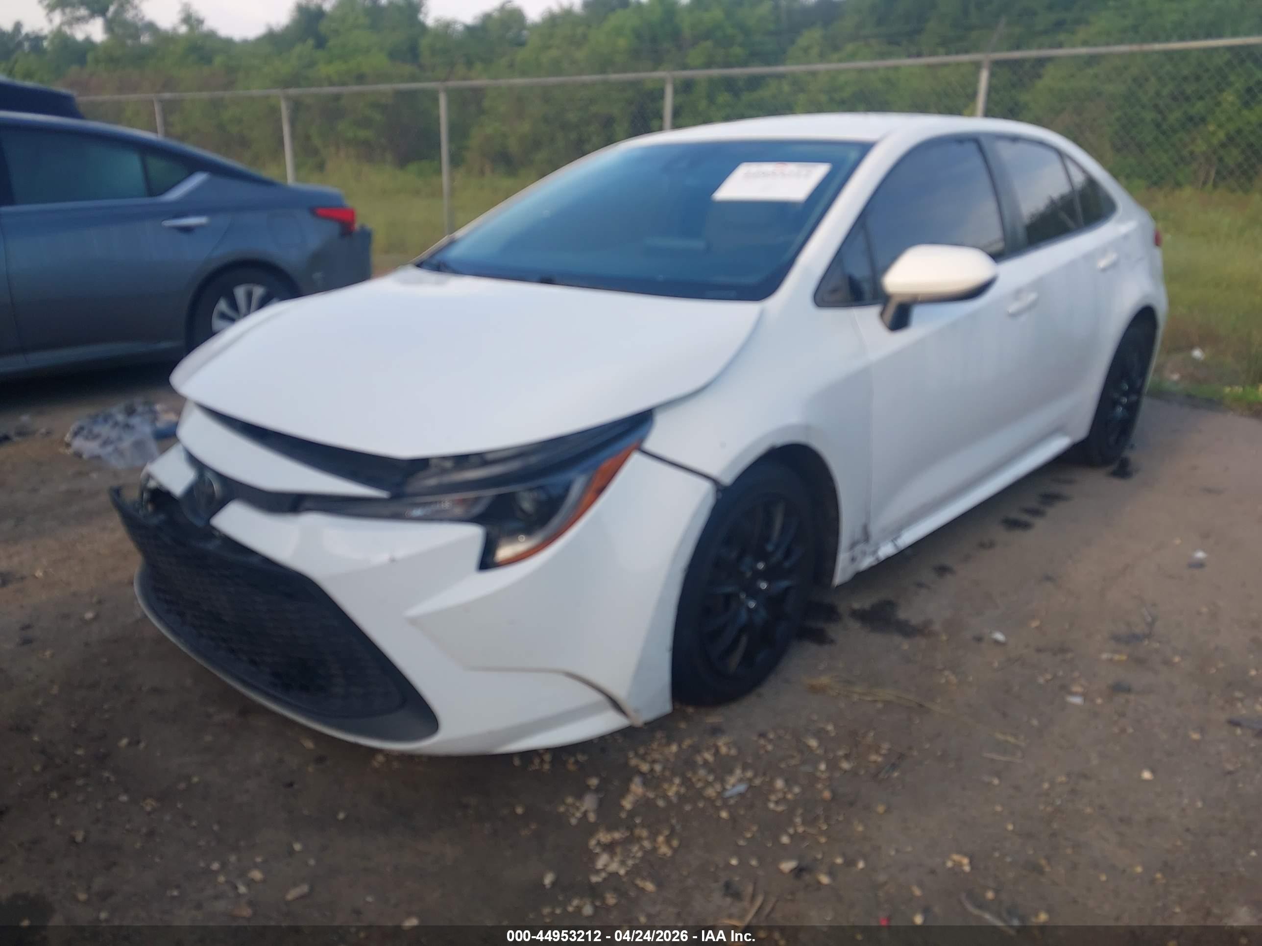 2022 Toyota Corolla Le White vin: JTDEPMAE6NJ203415
