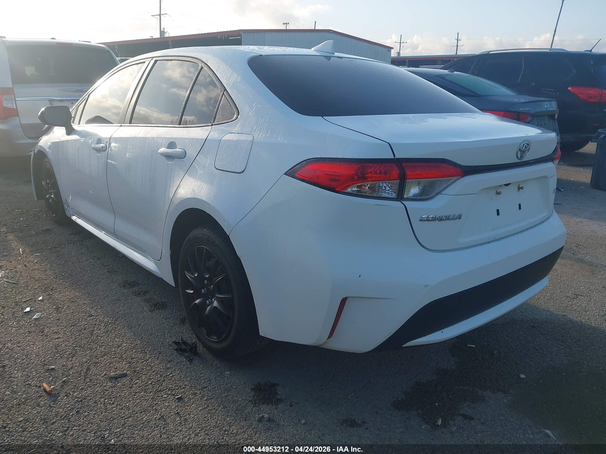 2022 Toyota Corolla Le White vin: JTDEPMAE6NJ203415