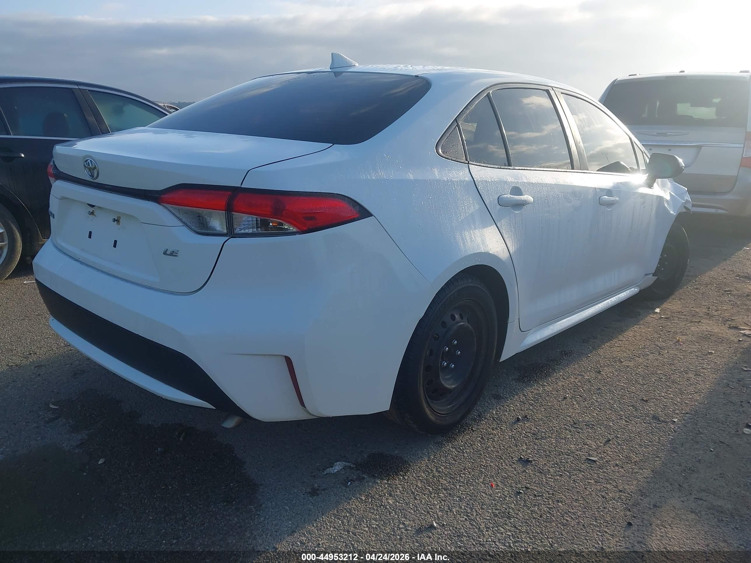 2022 Toyota Corolla Le White vin: JTDEPMAE6NJ203415