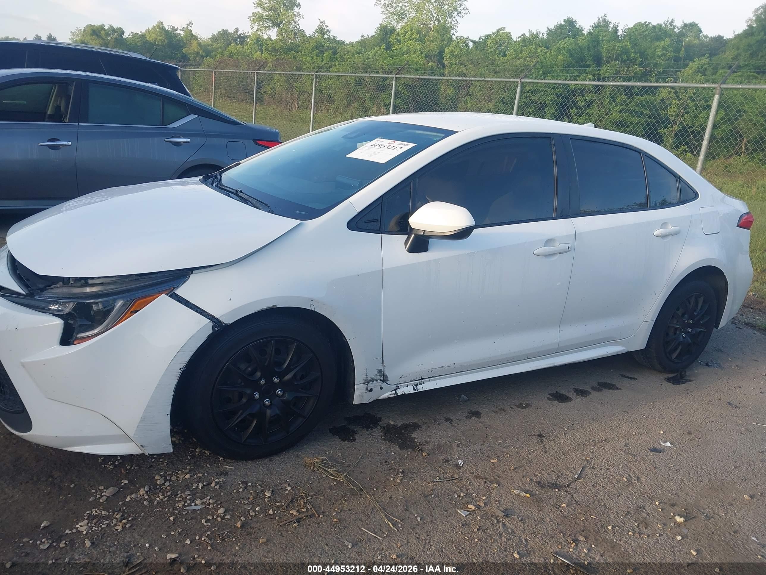 2022 Toyota Corolla Le White vin: JTDEPMAE6NJ203415