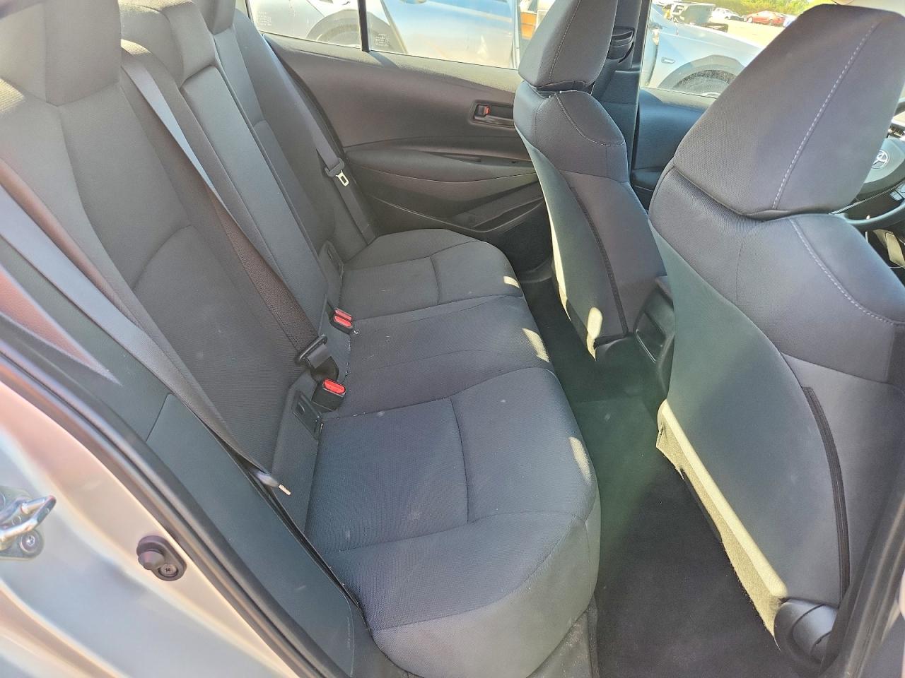 2022 Toyota Corolla Le Silver vin: JTDEPMAE7N3030248