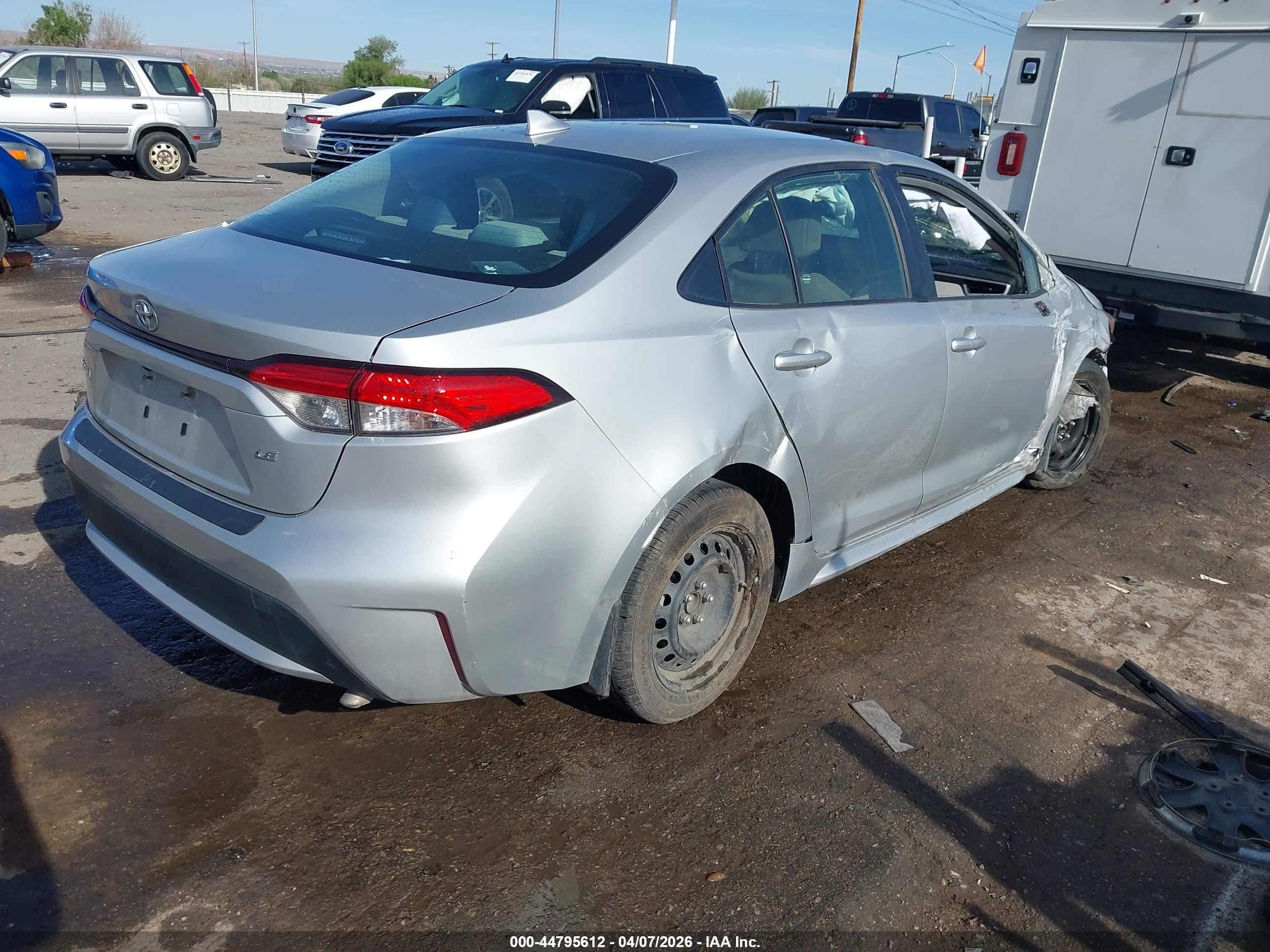 2022 Toyota Corolla Le Серебряный vin: JTDEPMAE7NJ194451