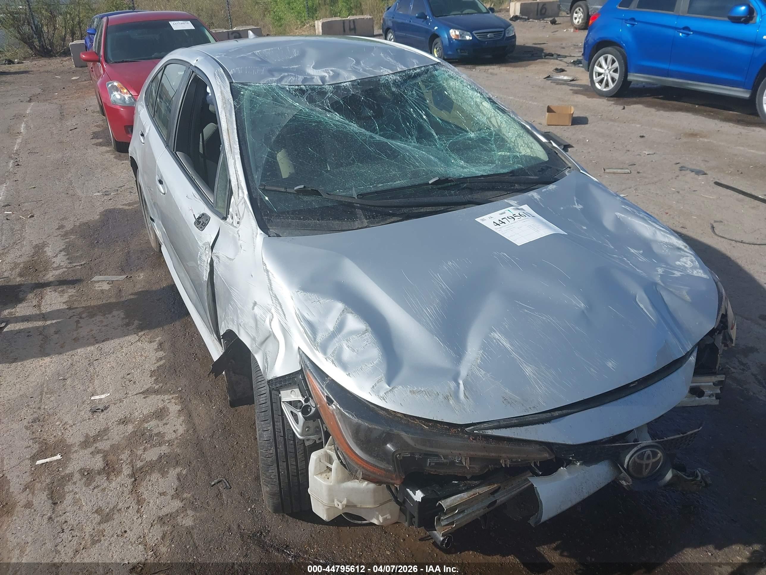 2022 Toyota Corolla Le Серебряный vin: JTDEPMAE7NJ194451
