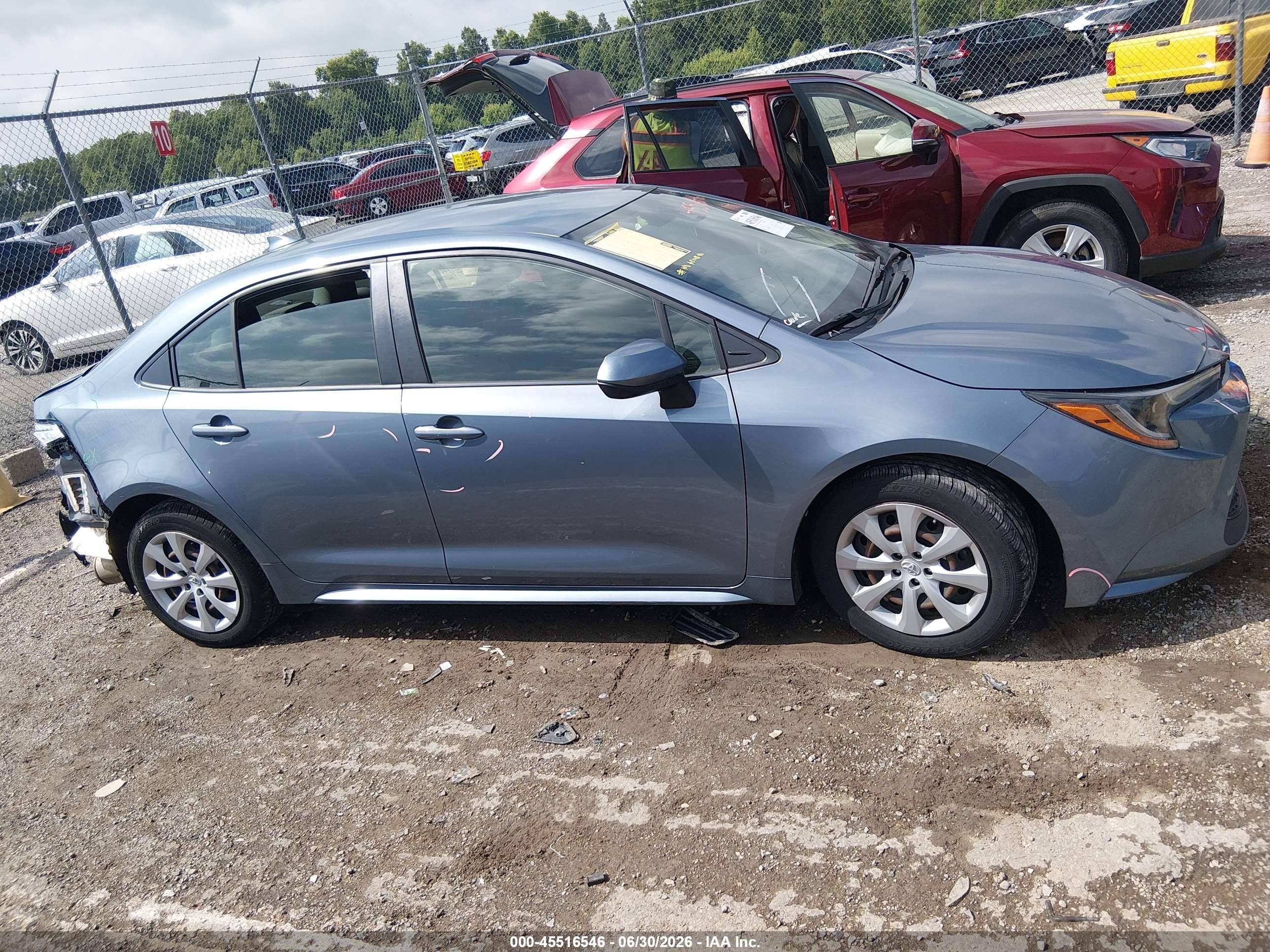 2021 Toyota Corolla Le Light Blue vin: JTDEPMAE8MJ159318