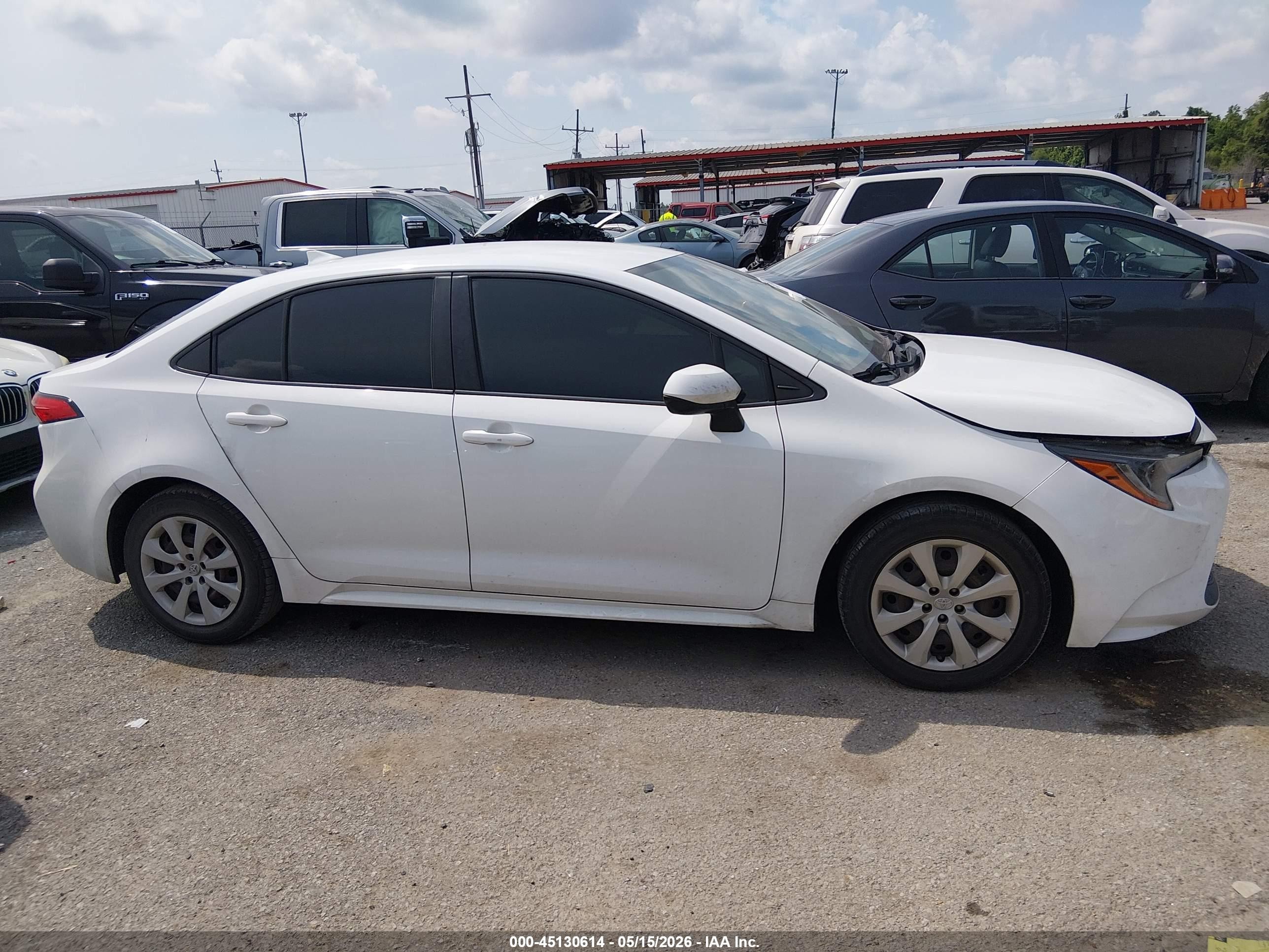 2021 Toyota Corolla Le Белый vin: JTDEPMAE8MJ176233