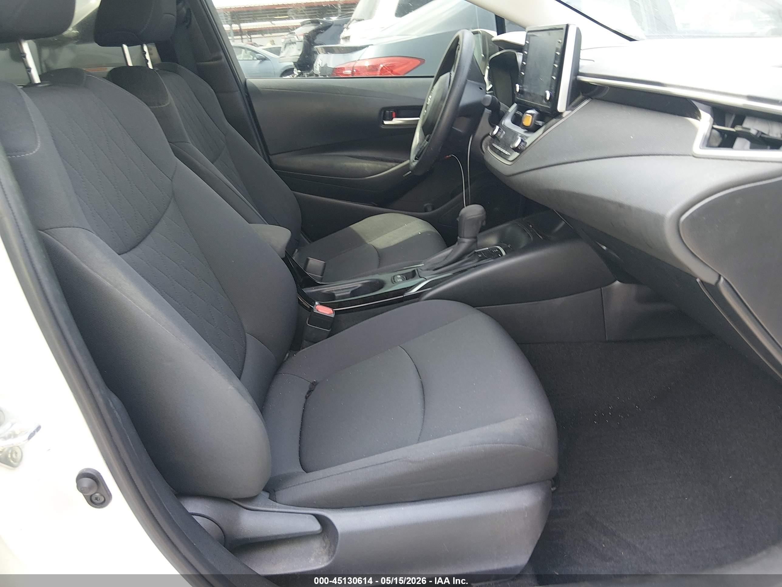 2021 Toyota Corolla Le Белый vin: JTDEPMAE8MJ176233